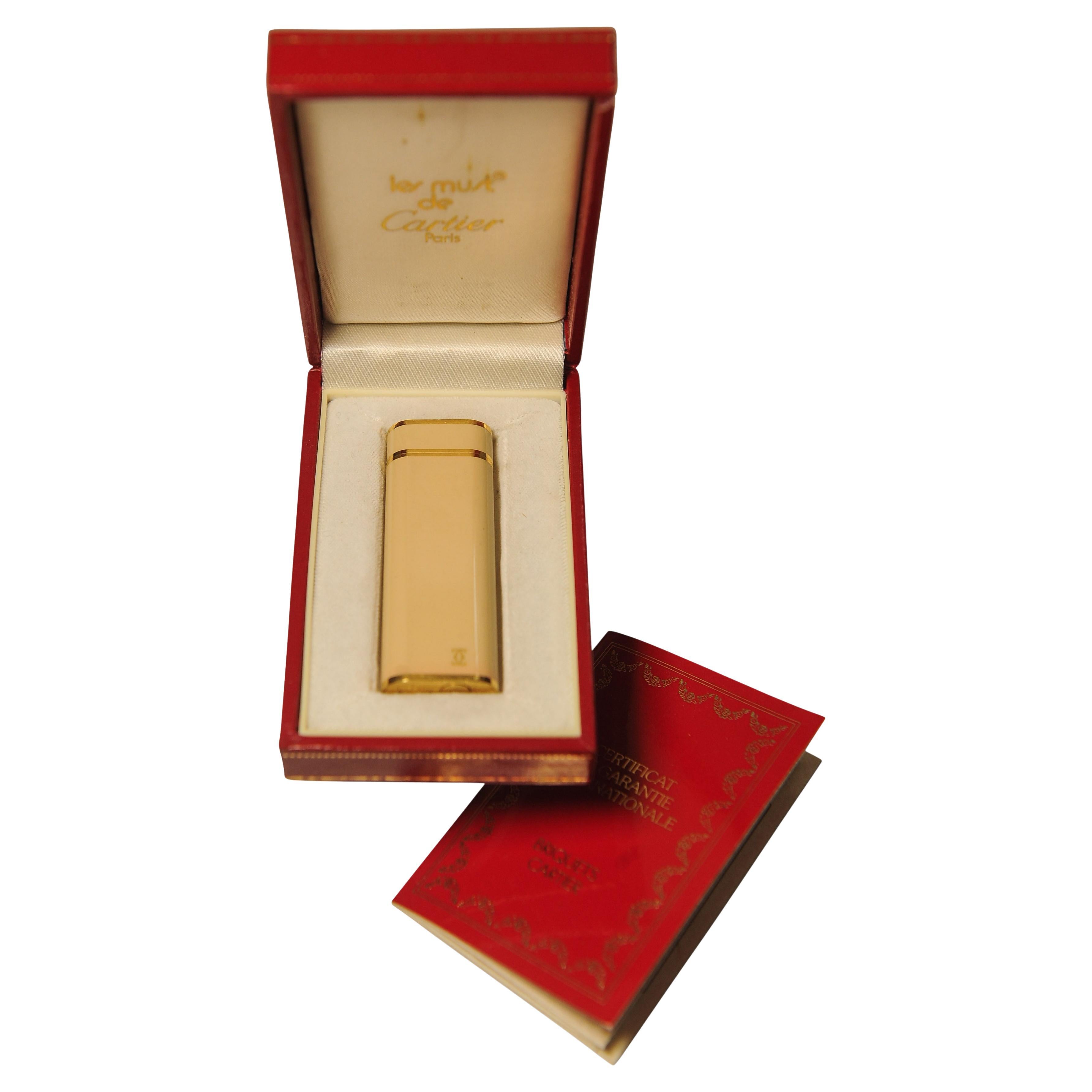 Accendisigari Cartier placcato oro 18 ct. con smalto nudo e scatola Cartier, revisionato