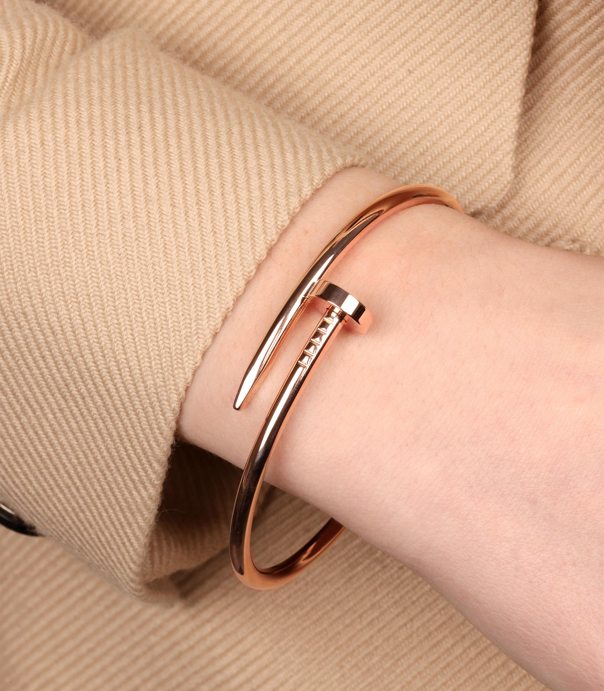 Cartier 18ct Rose Gold Juste un Clou Armband

Details zum Produkt
Xupes Ref: J1277
Marke: Cartier
Modell: Juste un Clou Armreif
Art: Armband
Seriennummer: G*****
Alter: 2013
PREISEMPFEHLUNG: £7,650
Begleitet von: Cartier Box, Zertifikat, Quittung,