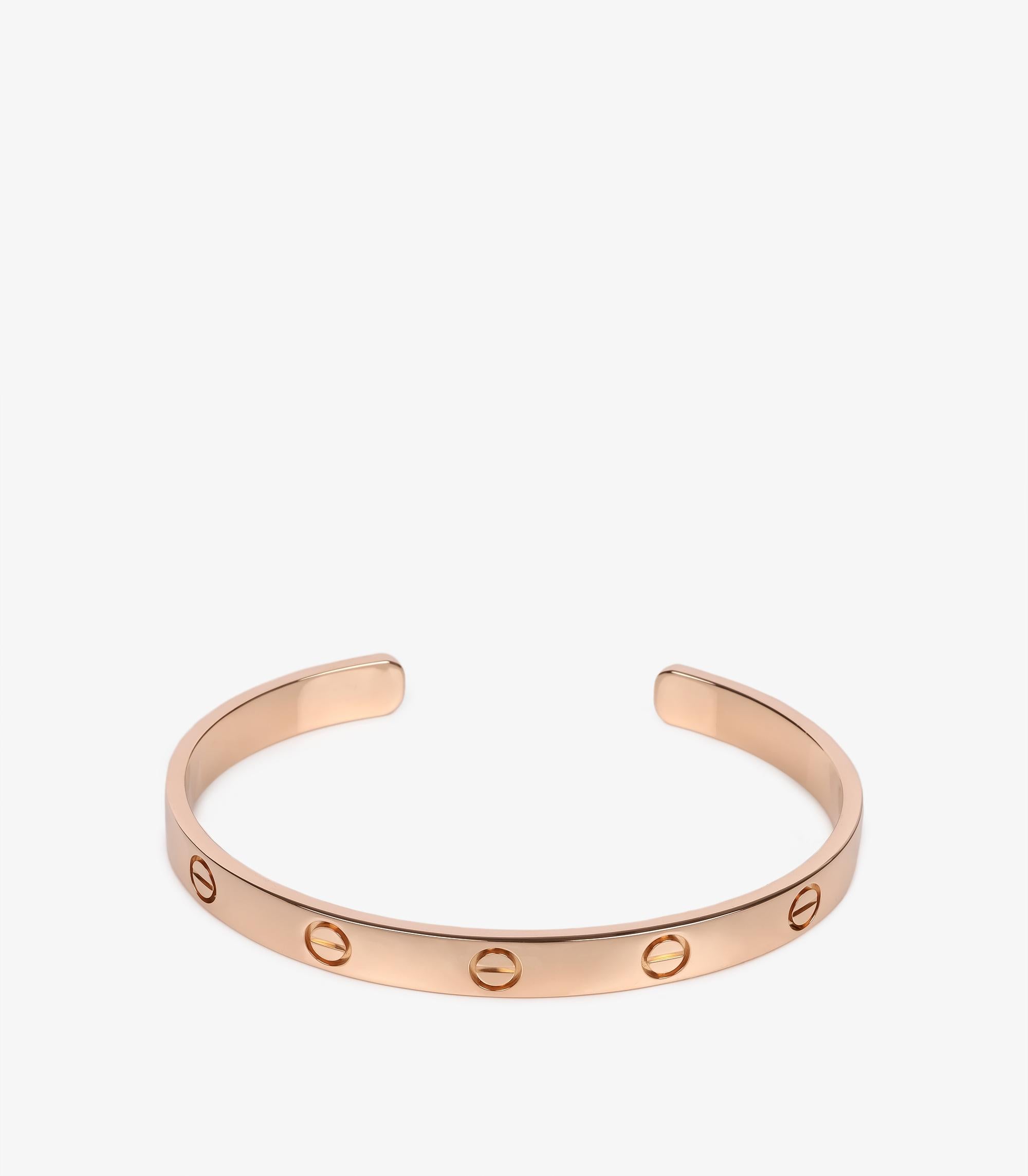 Cartier 18 Karat Roségold Love Manschettenarmreif

Details zum Produkt
Xupes Ref: J1515
Marke: Cartier
Modell: Liebe Manschette Armreif
Art: Armband
Seriennummer: Z*****
Begleitet von: Cartier Etui
MATERIAL(e): 18ct Rose