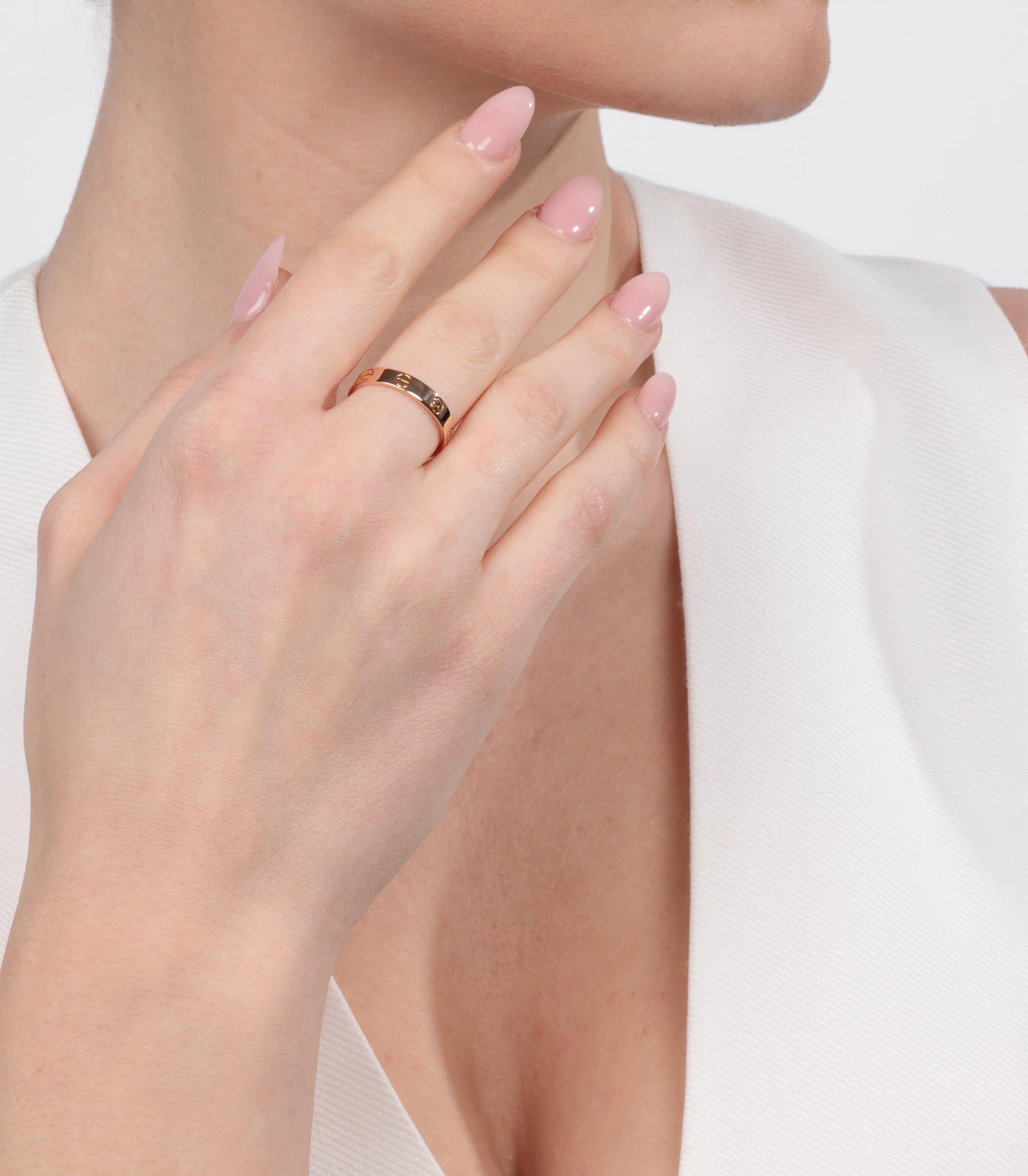 Cartier Anello d'amore in oro rosa 18 ct.

Dettagli del prodotto
Xupes Ref: COMJ875
Marchio: Cartier
Model: Fede nuziale Love
Tipo: Anello
Numero di serie: L*****
Età: 2020
PREZZO DI VENDITA: 1.200 EURO
Accompagnato da: Scatola di Cartier, Scatola