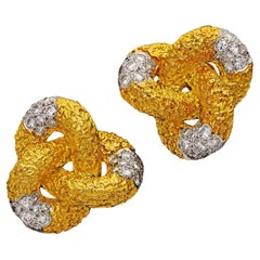 Cartier 18 Karat strukturierte Gelbgold- und Diamant-Ohrclips, Vintage, ca. 1960er Jahre