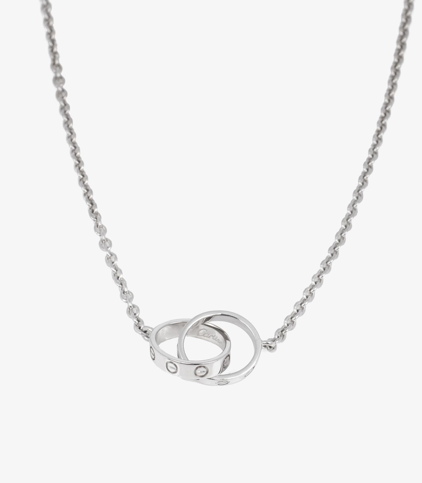 Cartier 18ct Weißgold Baby Love Halskette

Marke- Cartier
Modell- Baby Love Halskette
Produkttyp- Halskette
Seriennummer- FO3125
Begleitet von- Cartier Box, Zertifikat
MATERIAL(e)- 18 Karat Weißgold

Halskette Länge- 40cm
Länge des Anhängers - 9,5