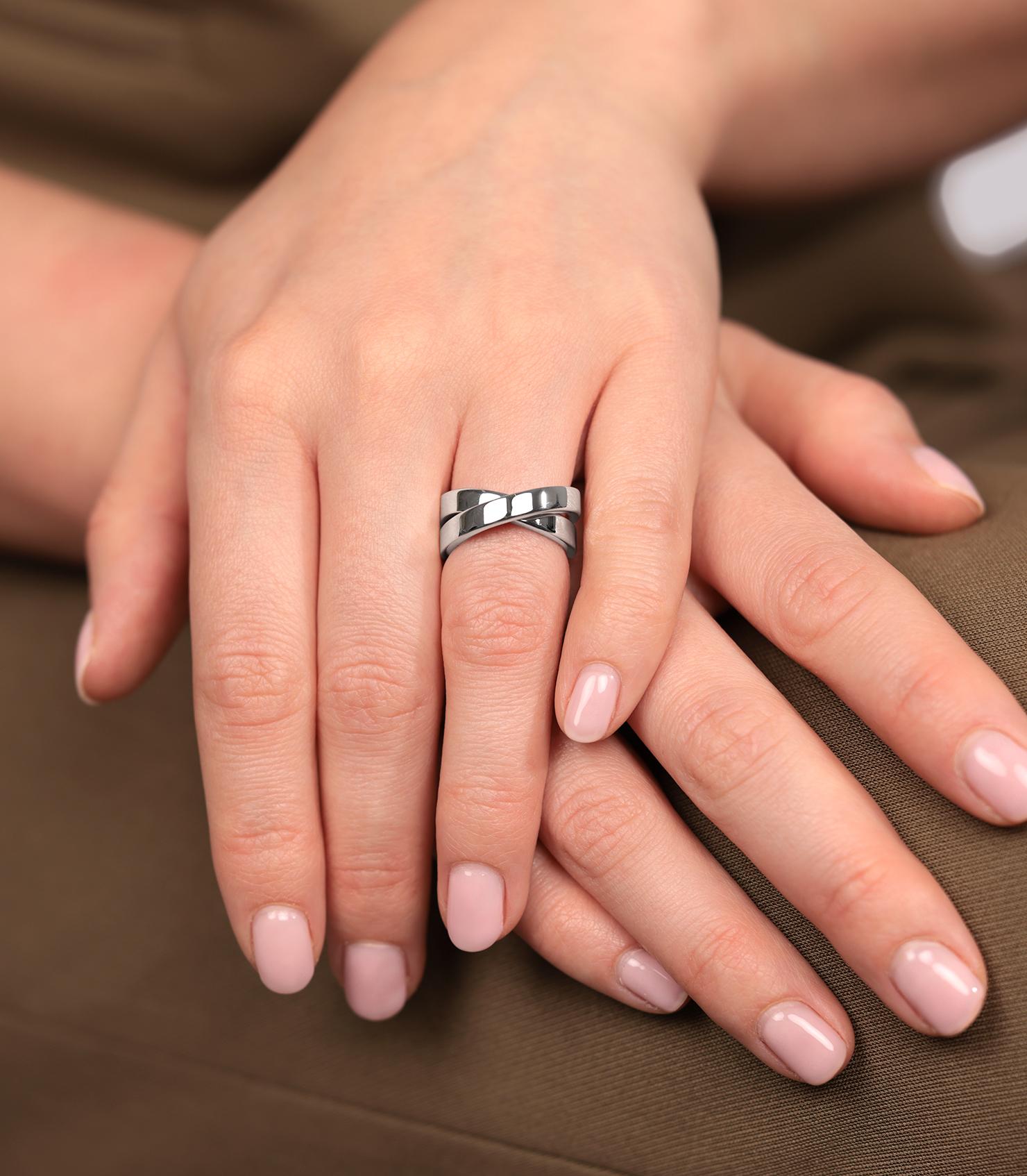 Cartier 18ct White Gold Crossover Nouvelle Vague Ring Moderno en venta