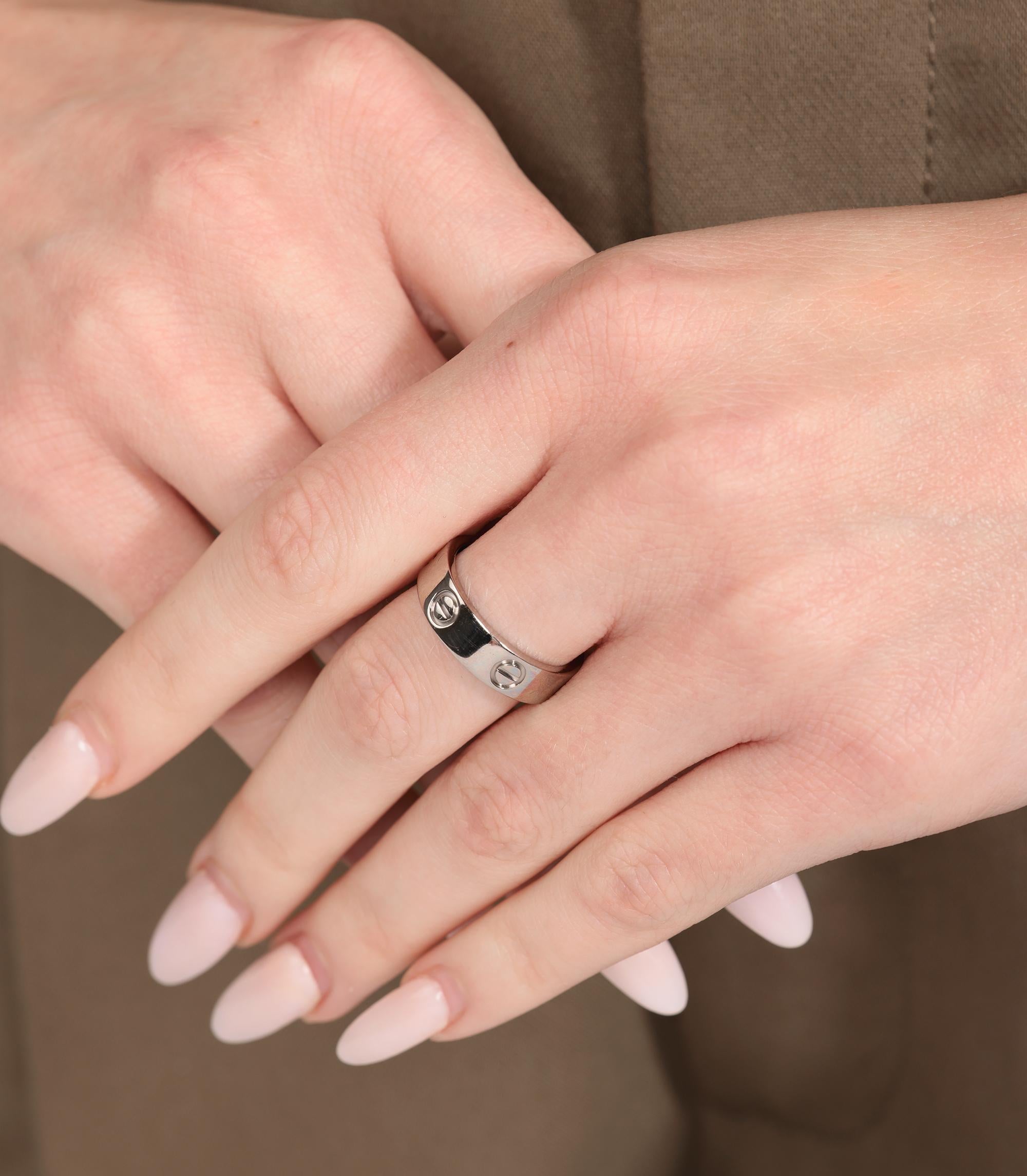 Cartier Bague jonc d'amour en or blanc 18 carats

Détails du produit
Xupes Ref : J1545
Marque : Cartier
Modèle : Anneau d'amour
Type : Anneau
Numéro de série : G*****
Âge : 2007
PRIX DE VENTE CONSEILLÉ : £1,990
Accompagné de : Boîte Cartier,