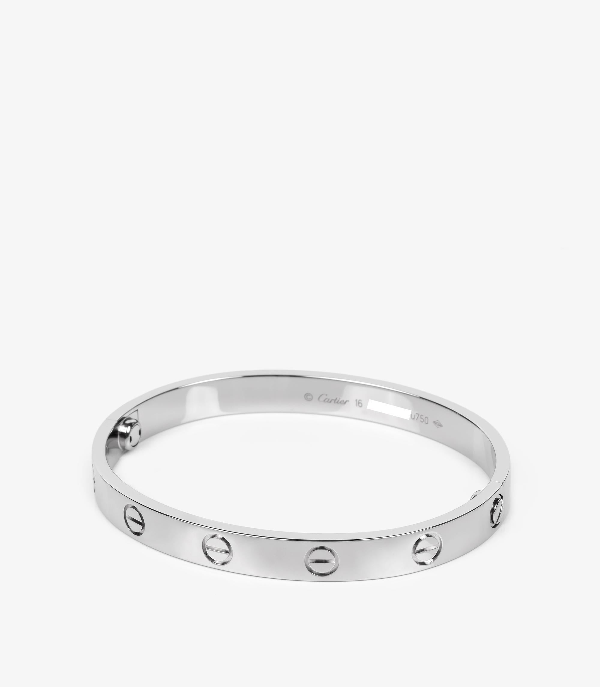 Cartier 18ct Oro Blanco Brazalete Amor

Detalles del producto
Xupes Ref: COMJ859
Marca: Cartier
Model No: Brazalete Amor
Tipo: Pulsera
Número de serie: A*****
Edad: 2015
PVP: 7.550
Acompañado de: Estuche Cartier, Caja Exterior, Certificado, Factura