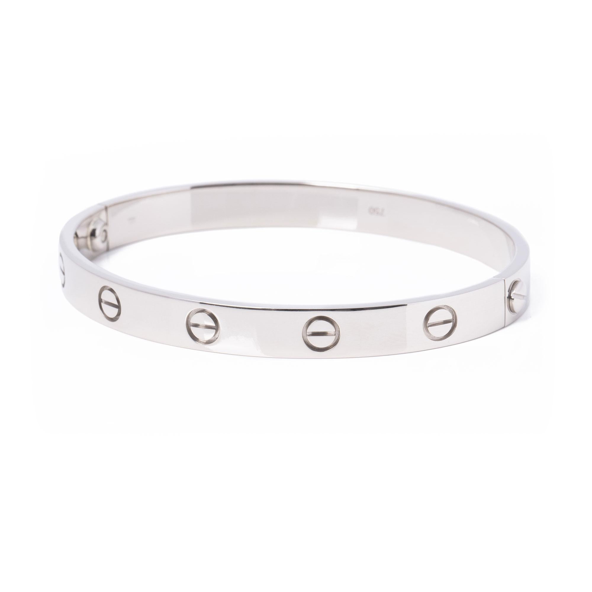 This bangle from Cartier is from their Love collection and features their iconic screw detailing set in 18ct white gold. Complete with a Cartier pouch and service papers. Our Xupes reference is COMJ594 should you need to quote this. 