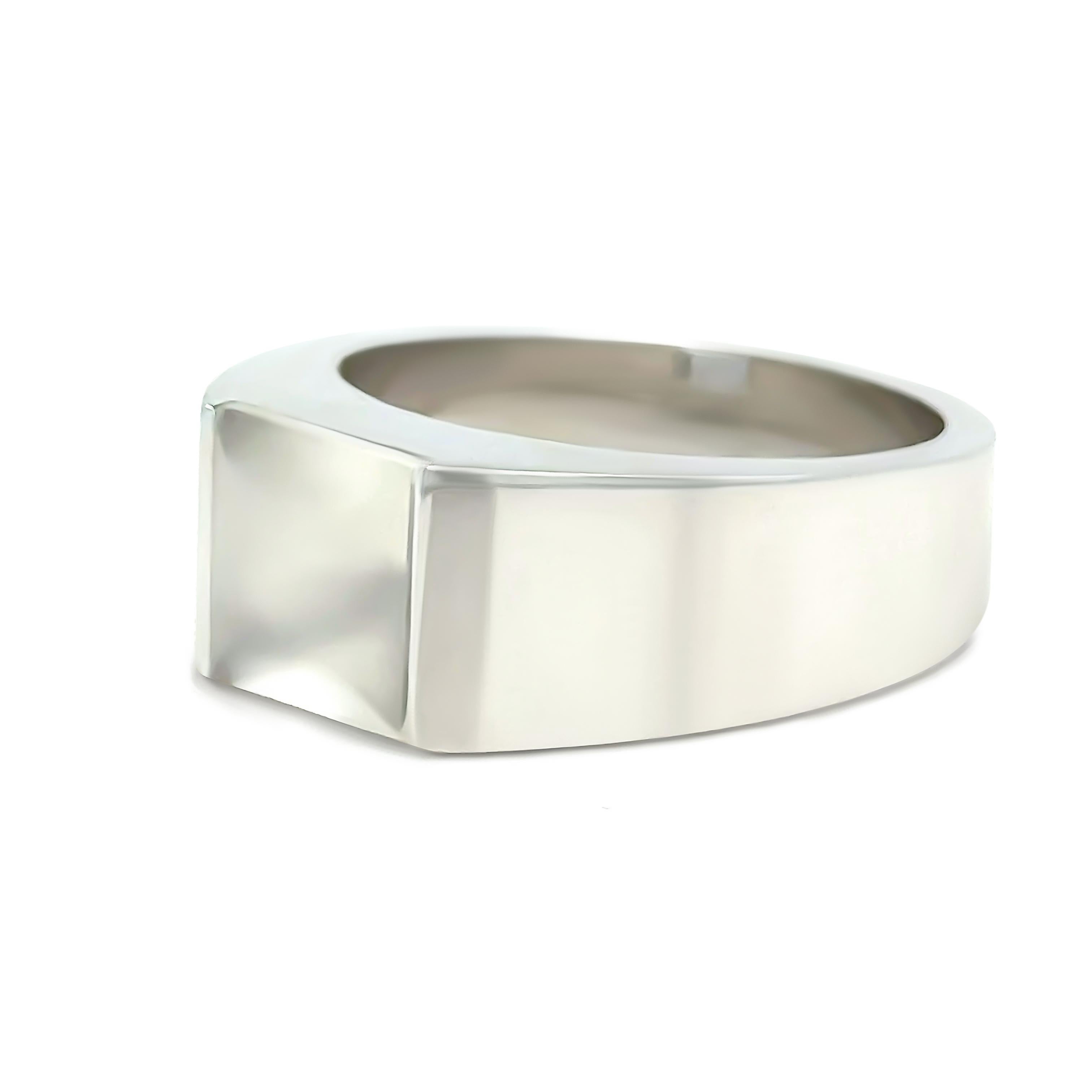 A Cartier Vintage 1998 Moonstone Tank Ring Band, made of 18ct White Gold. Set with a Square Buff Top Moonstone, to a wide polished squared off shank.

Metal: 18ct White Gold
Carat: N/A
Colour: N/A
Clarity:  N/A
Cut: N/A 
Weight: 14.4