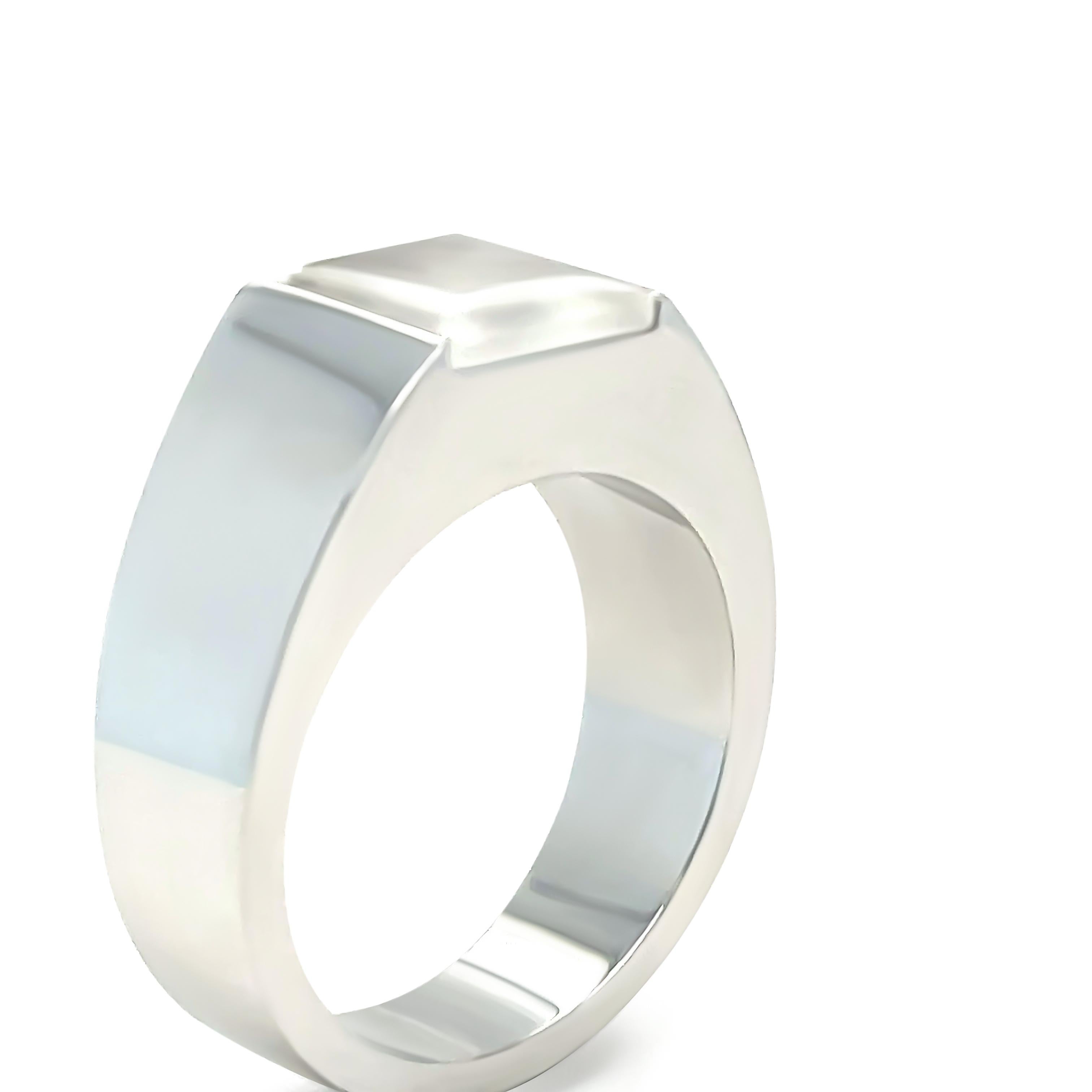 Cartier 18ct White Gold Moonstone Tank Ring 14.4g In Excellent Condition For Sale In SYDNEY, NSW