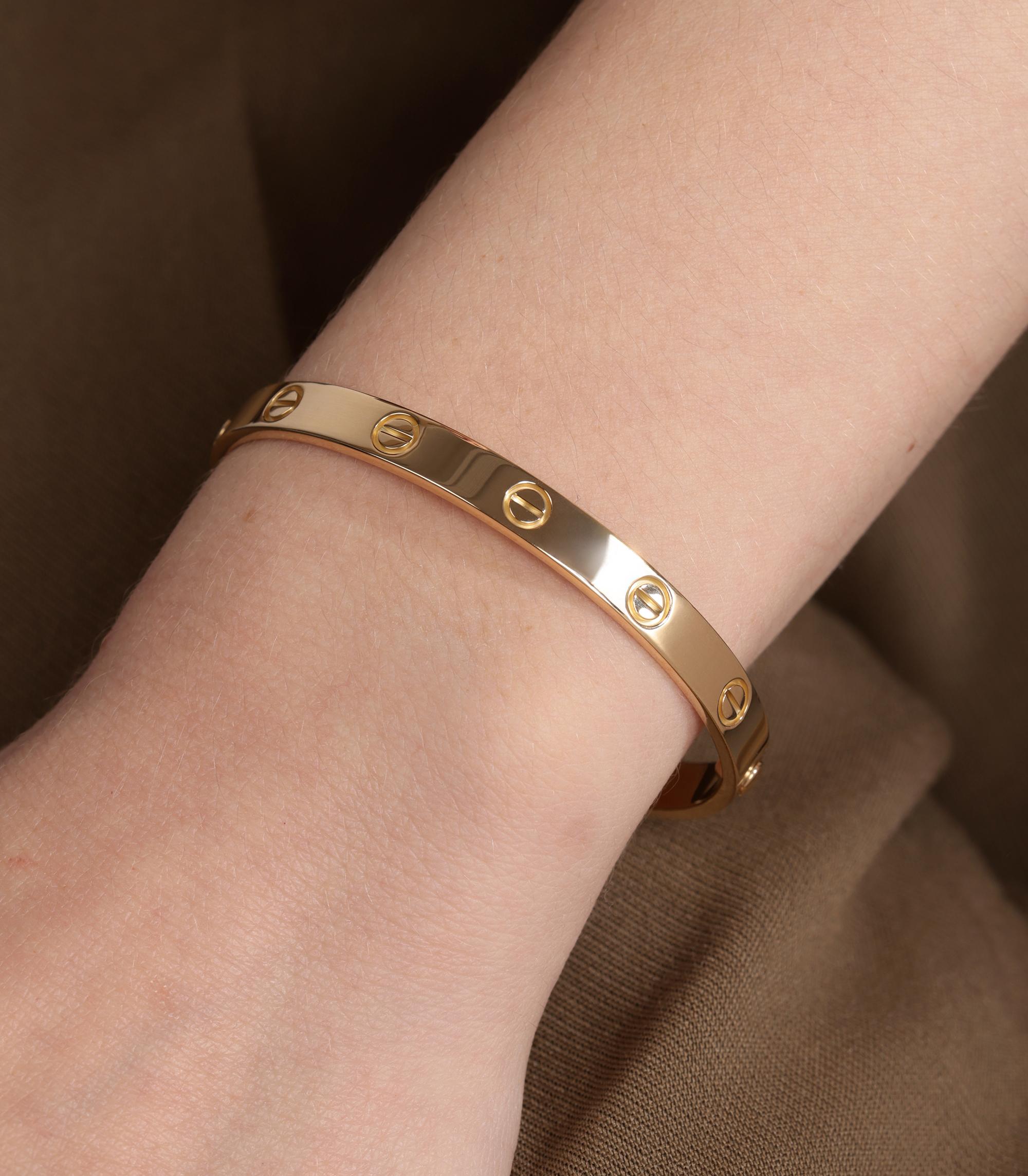 Cartier Bracelet jonc Love en or jaune 18 carats

Détails du produit
Xupes Ref : J1544
Marque : Cartier
Modèle : Bracelet d'amour
Type : Bracelet
Numéro de série : F*****
PRIX DE VENTE CONSEILLÉ : 7 050
Accompagné de : Papiers de service de Cartier,