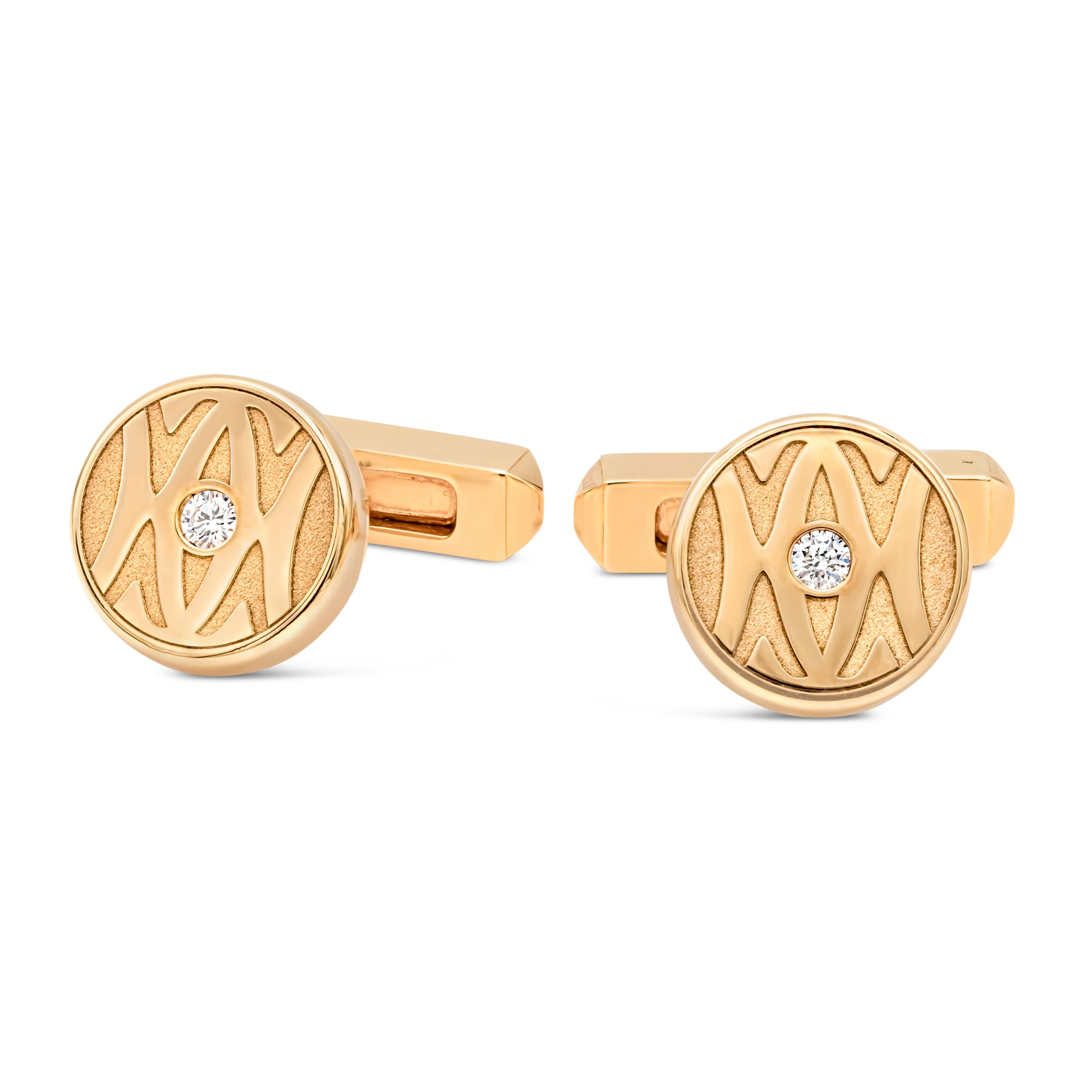 Contemporary Cartier 18k Brushed Yellow Gold Round Cufflinks with Accented Diamonds For Sale