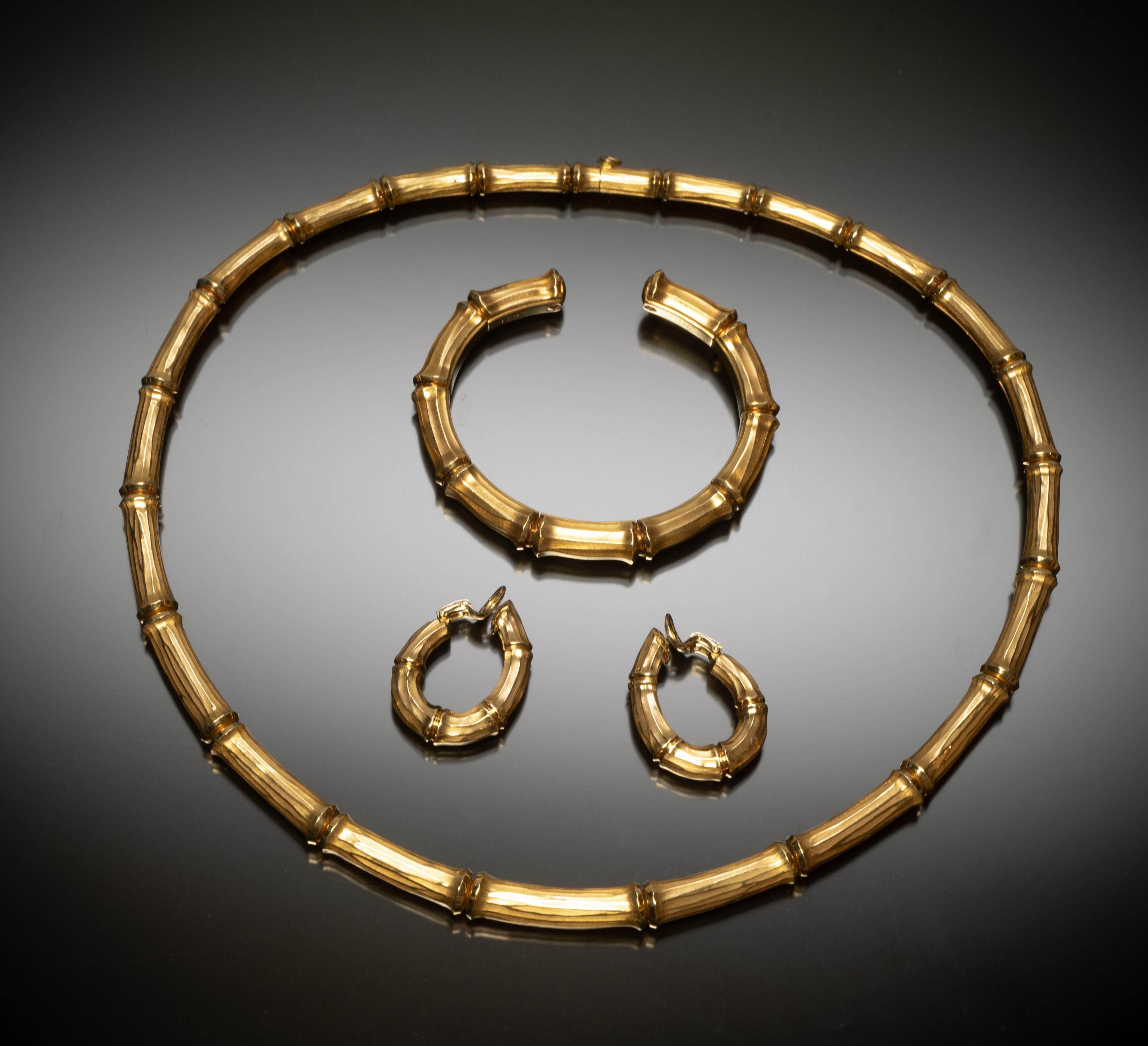 This classic Cartier suite includes an 18k yellow gold collar necklace, flexible cuff bracelet and hoop-style ear clips. First designed by Cartier in the 1970s, the Bamboo collection radiates with chic, easygoing style.
 
-      The necklace’s