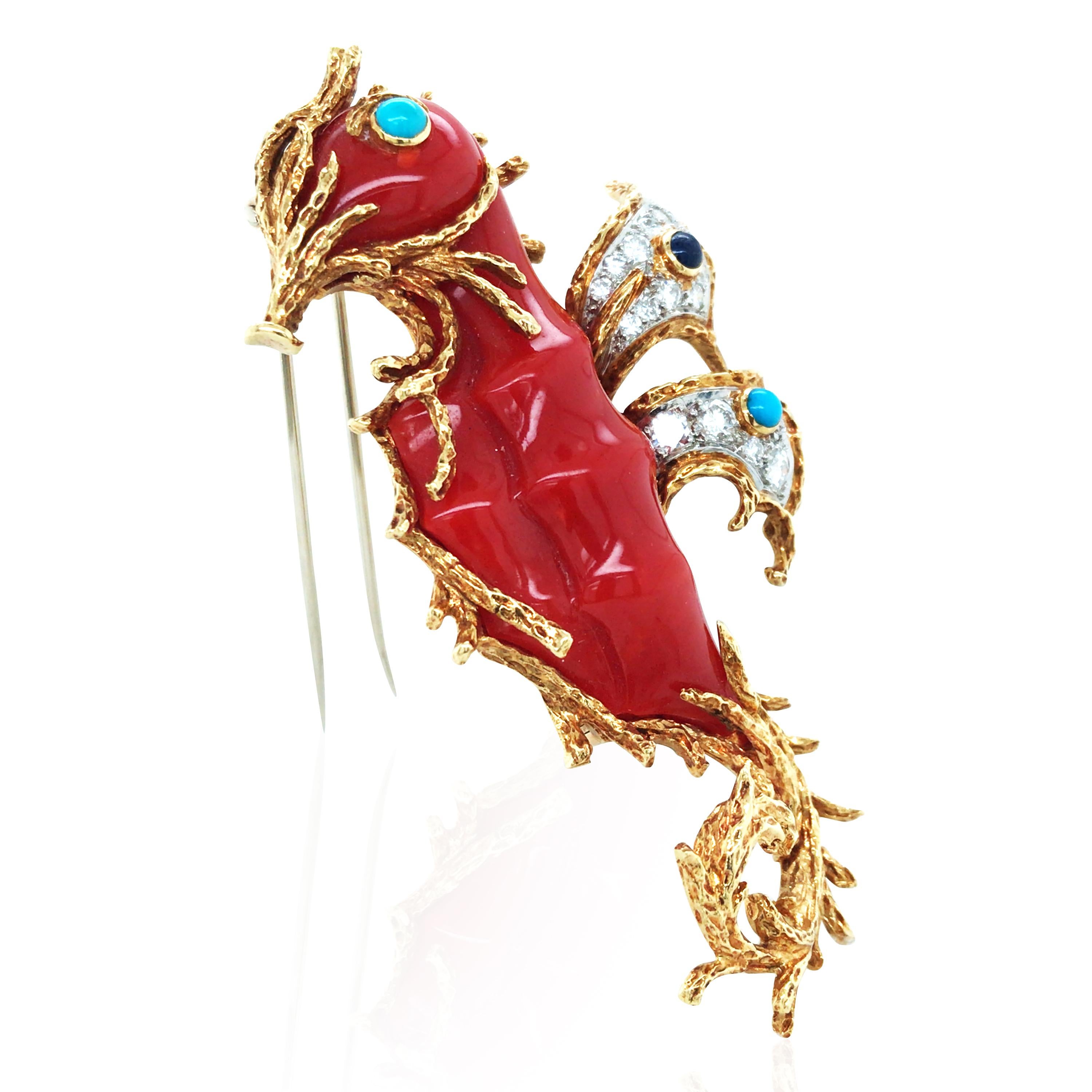 Diese Seepferdchen-Brosche von Cartier wurde mit außergewöhnlicher Kunstfertigkeit gefertigt und präsentiert ein lebensechtes Seepferdchen-Design, das das Auge fesselt. Der Korpus ist aus natürlicher Koralle gefertigt, deren leuchtende Farbtöne die