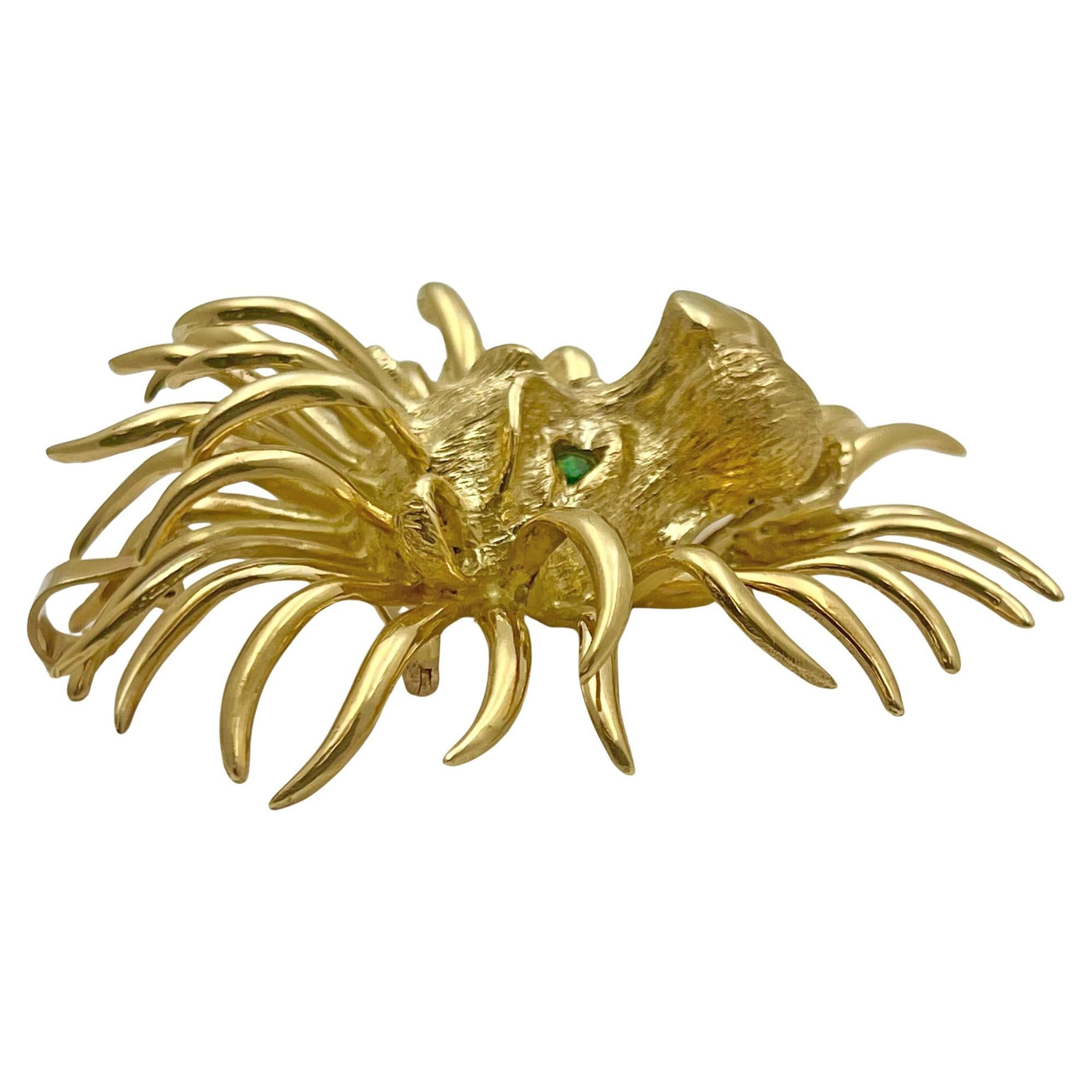 Round Cut Cartier 18k Gold Emerald 1970's Lion Mask Pendant Brooch For Sale