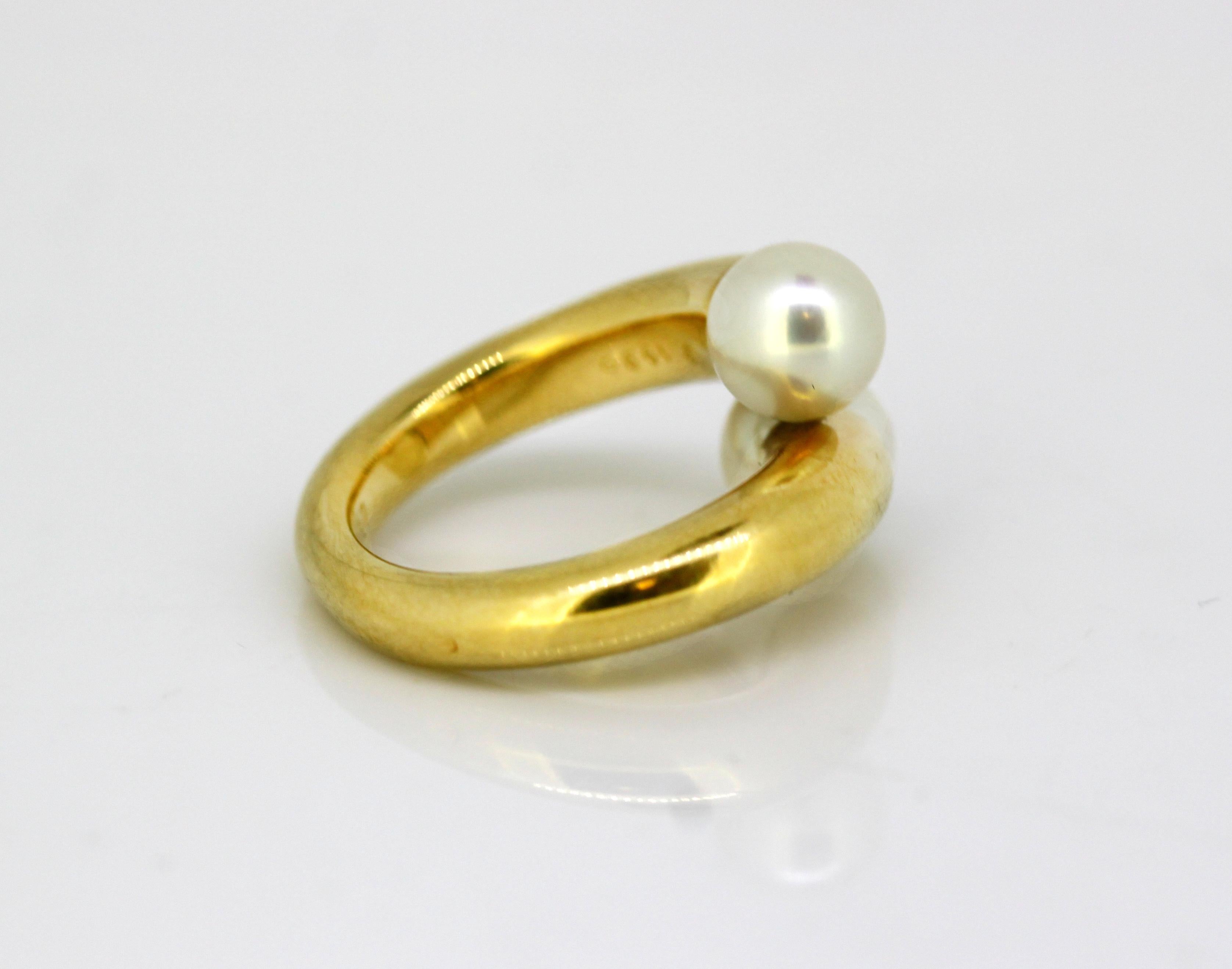 Cartier, 18 Karat Gold Ladies Ring with Two Natural Freshwater Pearls 1