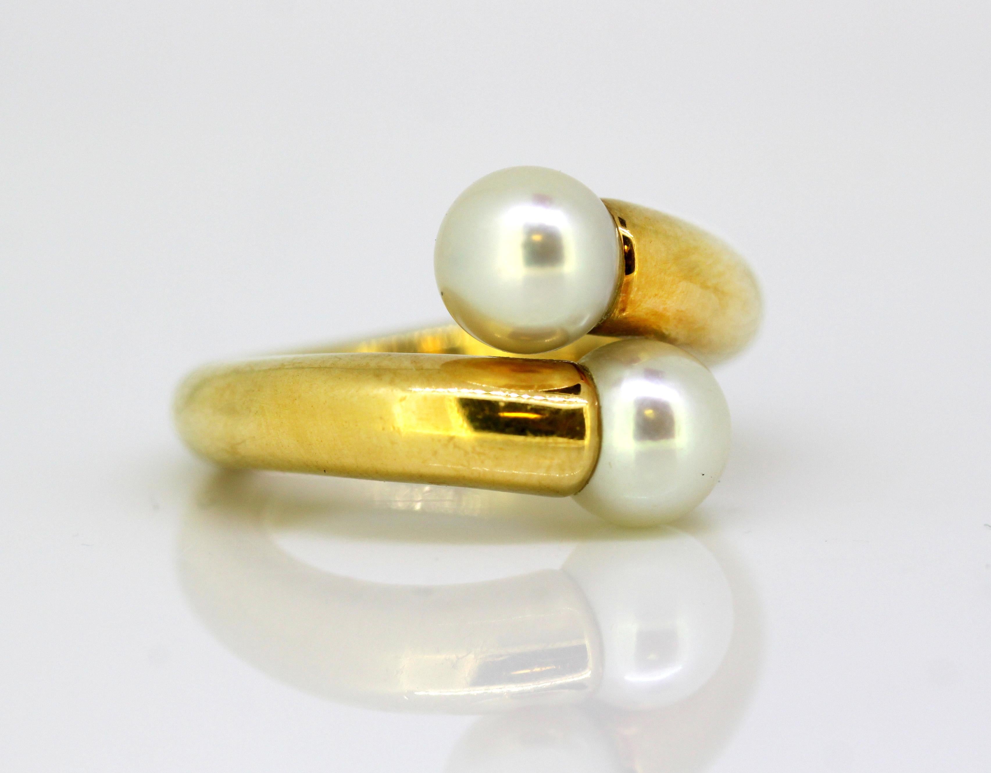 Cartier, 18 Karat Gold Ladies Ring with Two Natural Freshwater Pearls 2