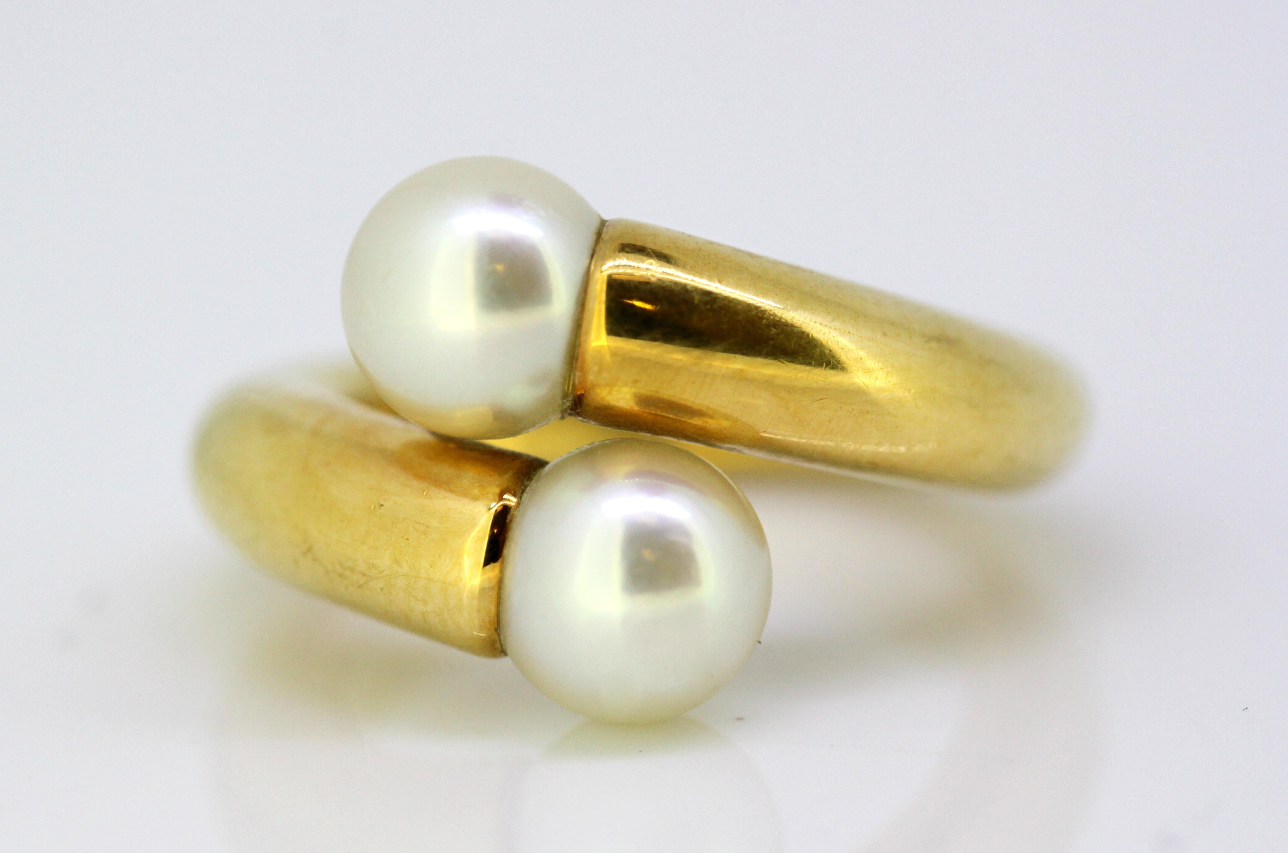 Cartier, 18 Karat Gold Ladies Ring with Two Natural Freshwater Pearls 3