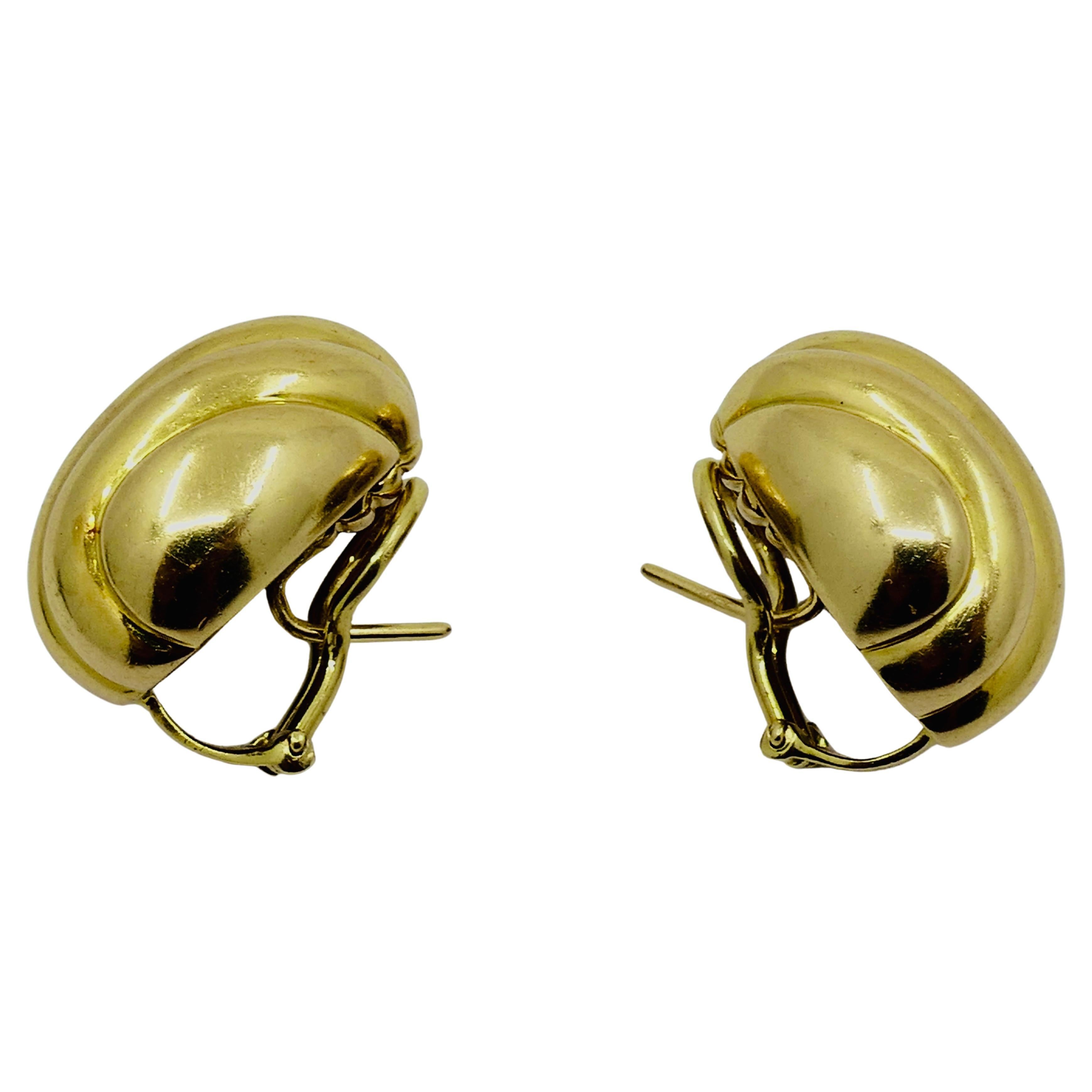 Donna Orecchini Cartier in oro 18k con design a conchiglia in vendita