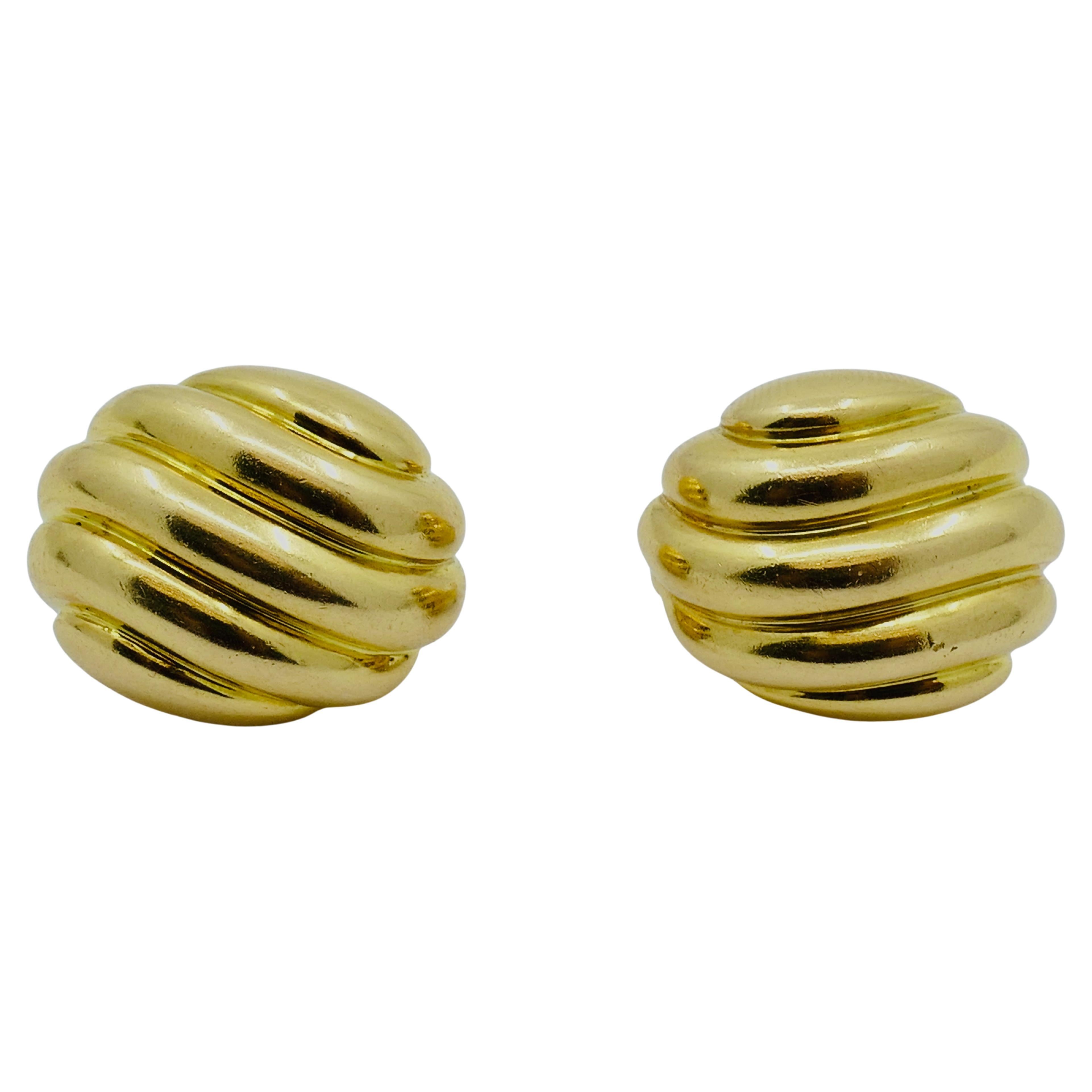 Orecchini Cartier in oro 18k con design a conchiglia in vendita 1