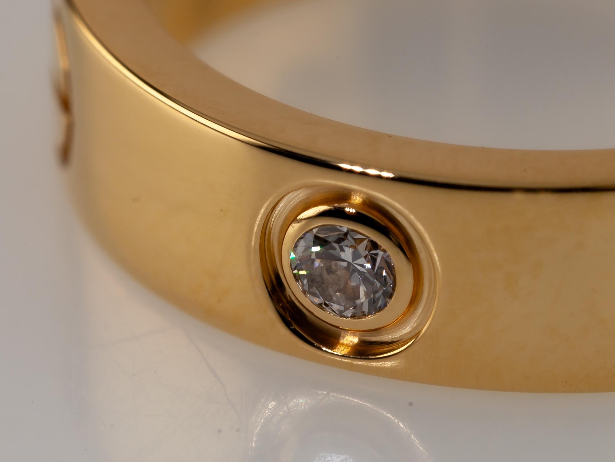 Moderne Bague Love en or rose 18k à 3 diamants de Cartier avec écrin et CoA Taille 57 en vente