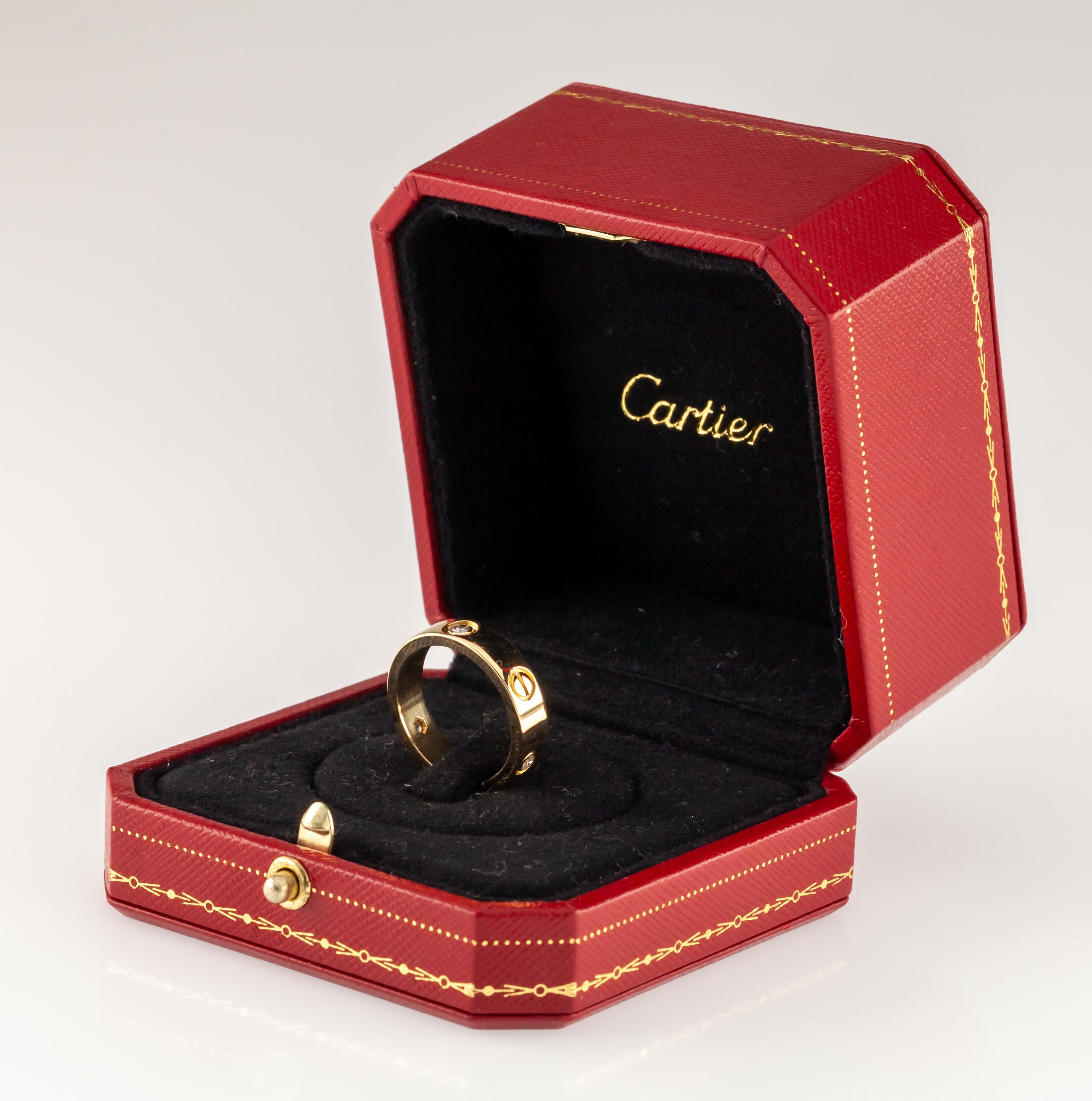 Taille ronde Bague Love en or rose 18k à 3 diamants de Cartier avec écrin et CoA Taille 57 en vente