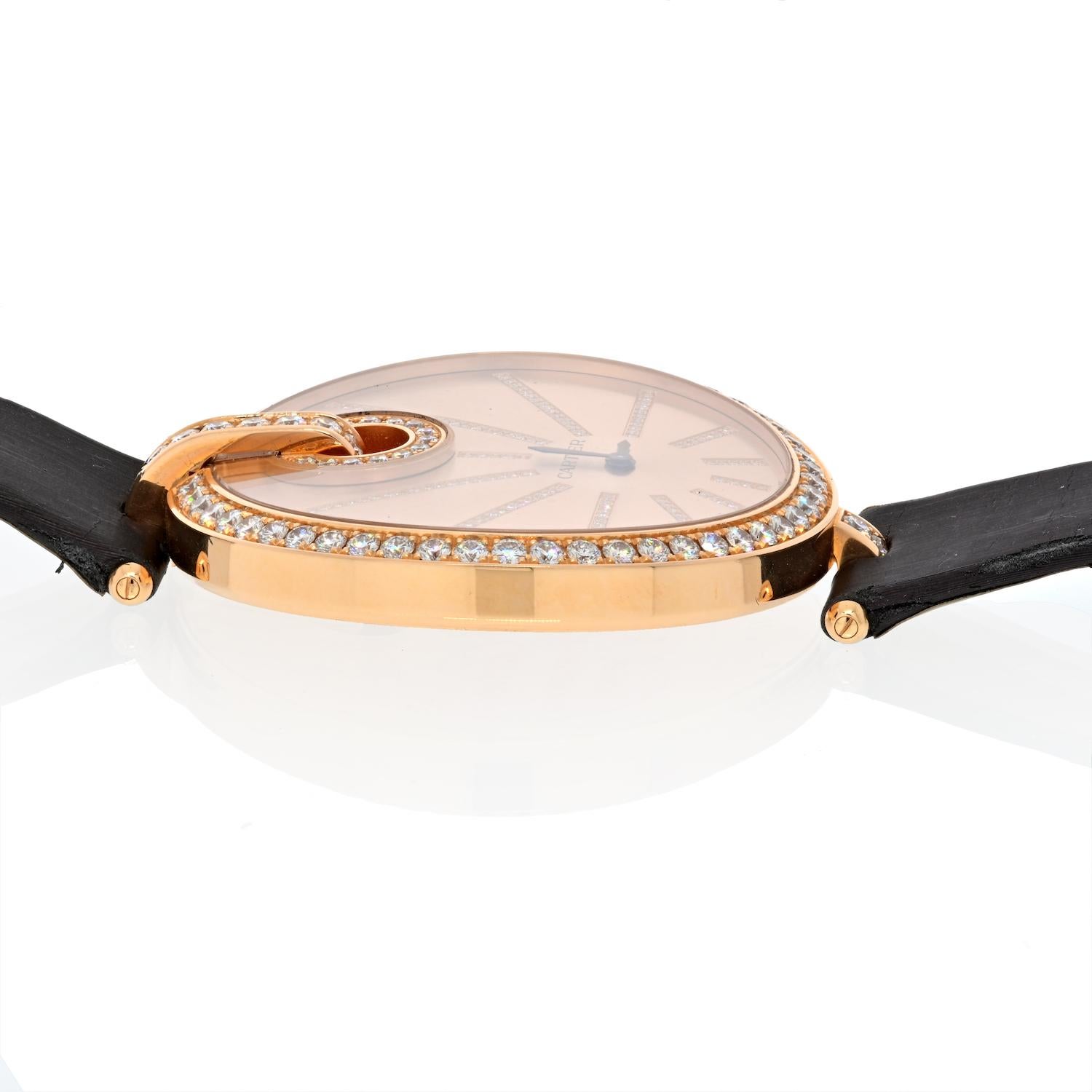 Diese Cartier Captive de Cartier 18K Rose Gold Diamond Lünette 50 mm Uhr, Referenznummer WG600003, verfügt über ein 18K Rose Gold Gehäuse mit einem Durchmesser von 50 mm. 

Dieses Modell ist mit einem Quarzwerk ausgestattet. Das roségoldene