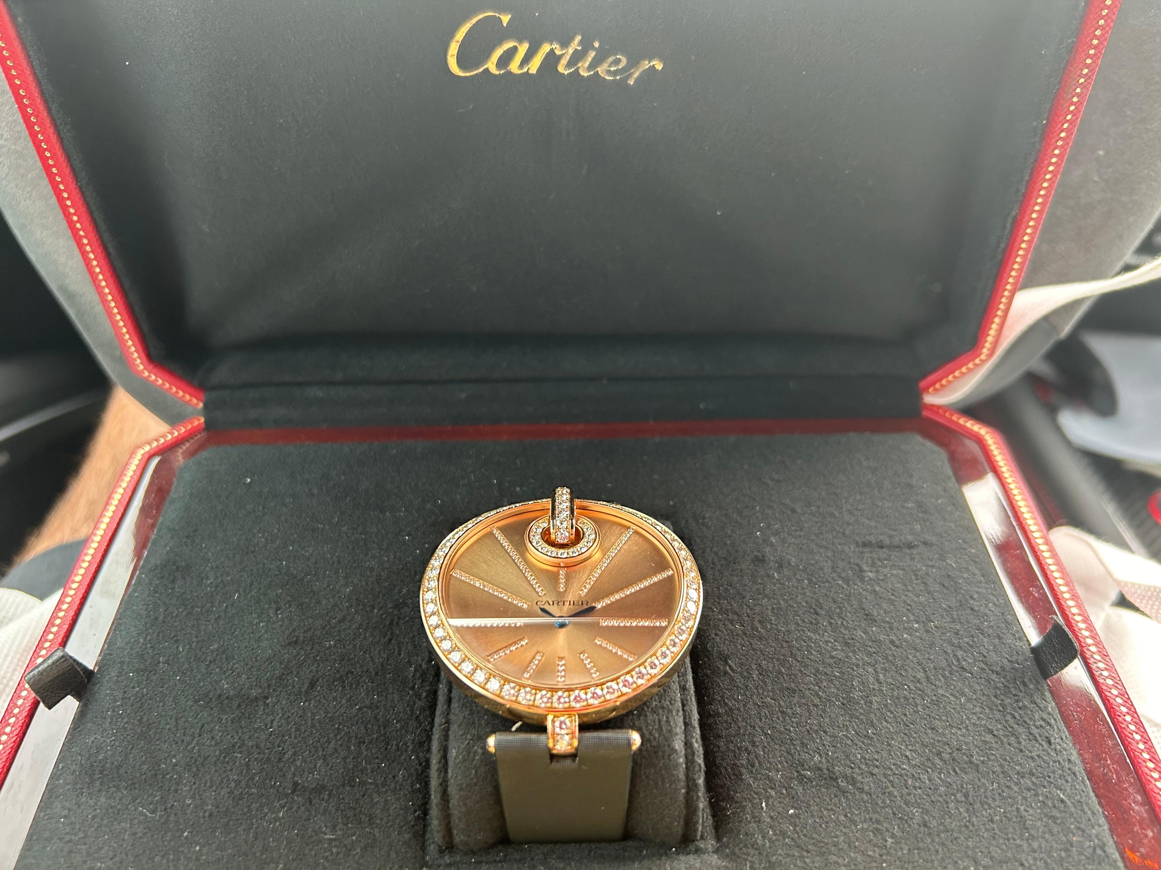 Cartier: 18 Karat Roségold Damen-Diamant-Uhr mit Kapuze WG600003 im Angebot 1