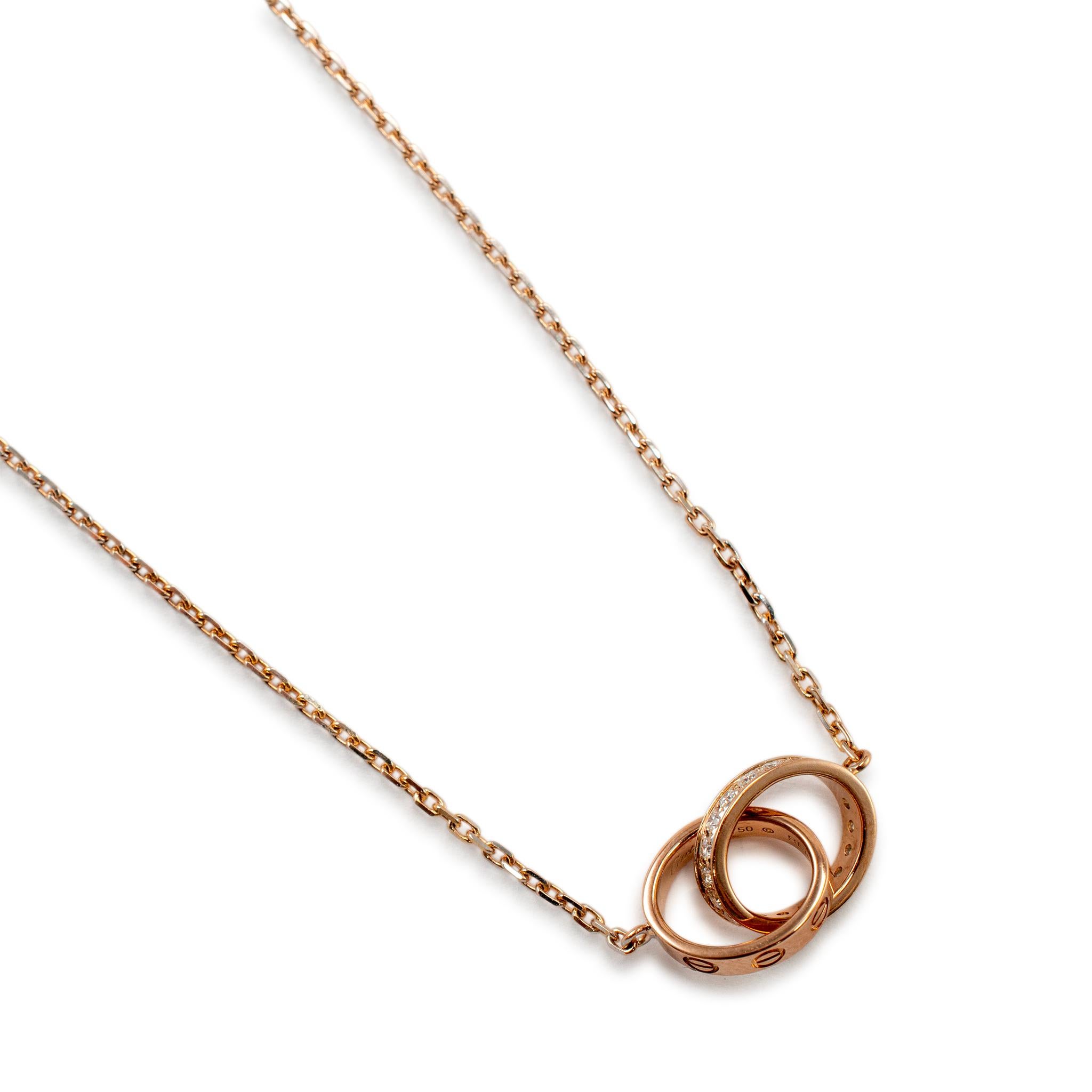 Marchio: Cartier 

Genere: Donna

Tipo di metallo: oro rosa 18 carati

Lunghezza: 18,00 pollici 

Peso: 5,60 grammi

Una collana da donna in oro rosa 18 carati a filo unico con diamanti. Il metallo è stato testato ed è risultato essere oro rosa 18K.