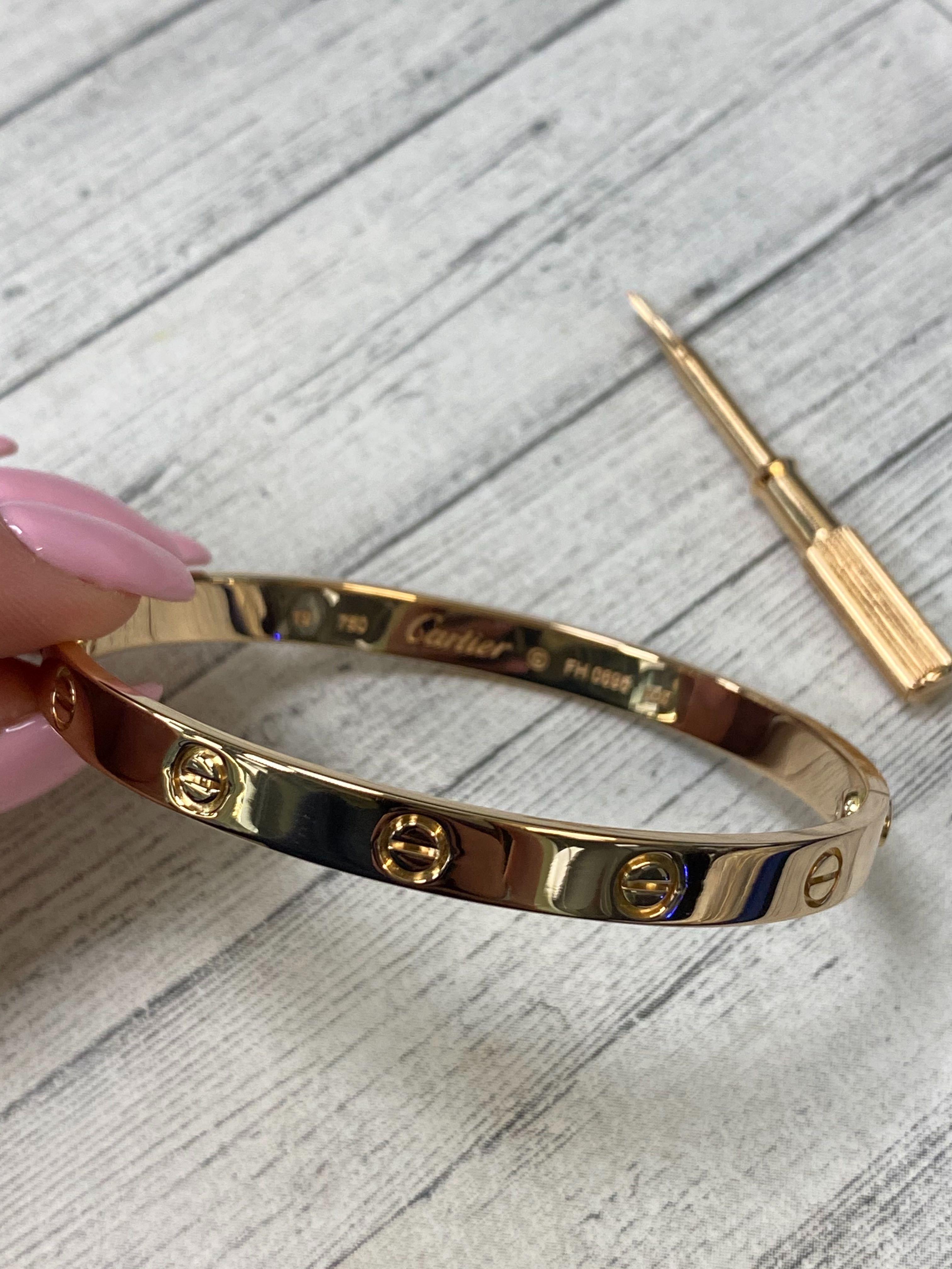 Cartier Love bracelet, 18K rose gold. Old screw system. Width: 6.1mm. Size 19.
Condition: pre-owned, looks great. Comes with a screw driver. Box and papers are not included.