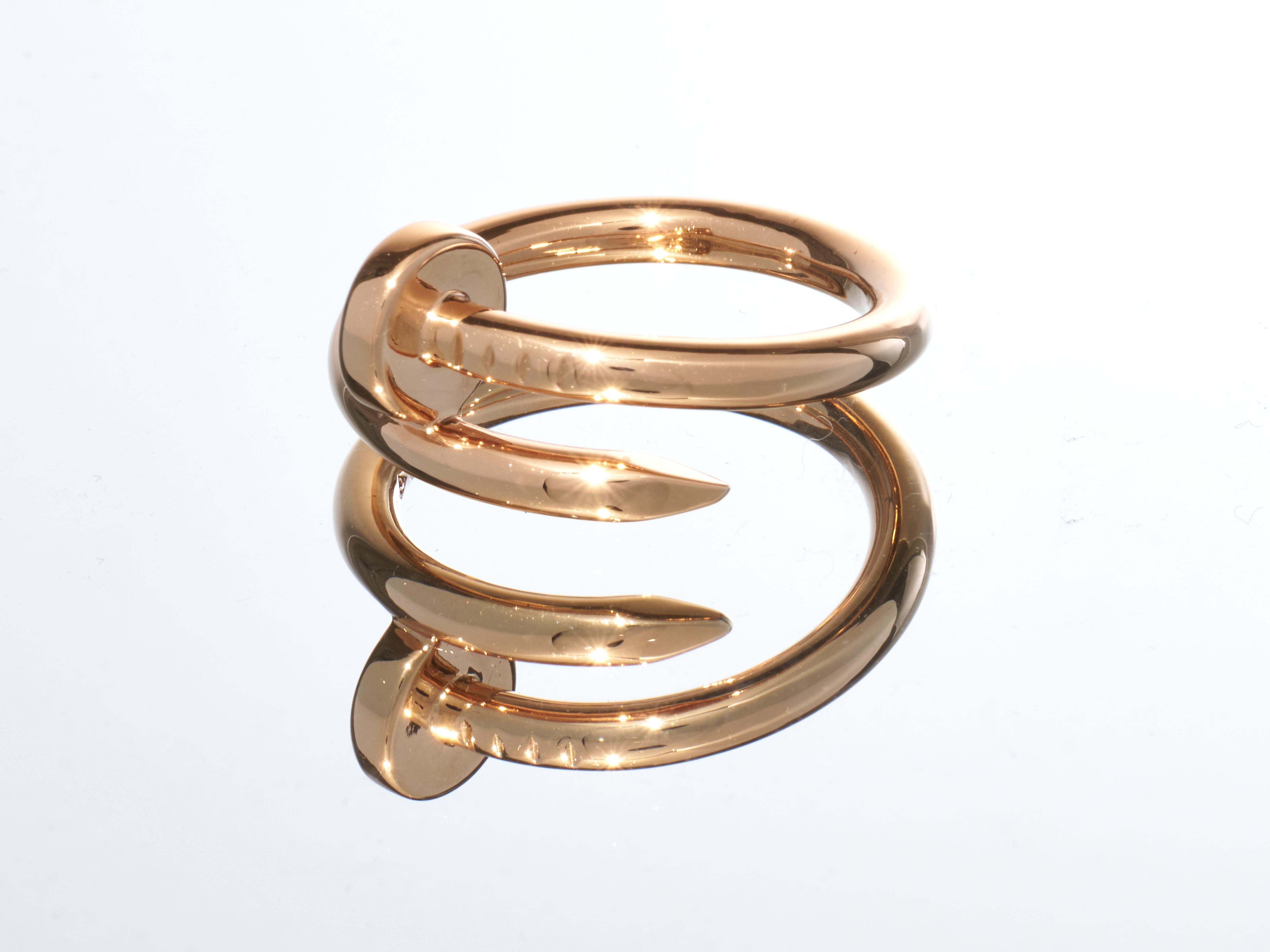 
Fork In Time se enorgullece de ofrecer en el mercado 1st Dibs:

Cartier 
Anillo para uñas Juste Un Clou 
Oro rosa 18 ct 

Clásico Tamaño [Completo 

Ancho de banda de 2,5 mm

Estado impecable


Talla UK O
UE 55
Talla US 7.25
Diámetro interior 17,5