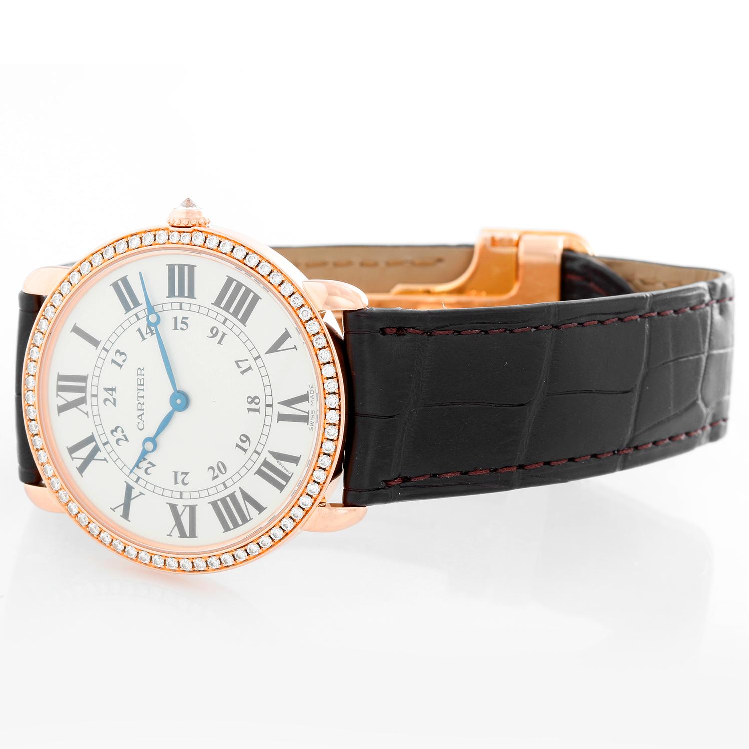 Cartier 18K Rose Gold Ronde Louis Ladies Watch 2889 - Manual winding. 18K Rose Gold case (36 mm) with diamonds . Ivory dial with Roman numerals. Brown alligator strap with 18K Rose Gold deployant clasp. Pre-owned with Cartier box and papers . 