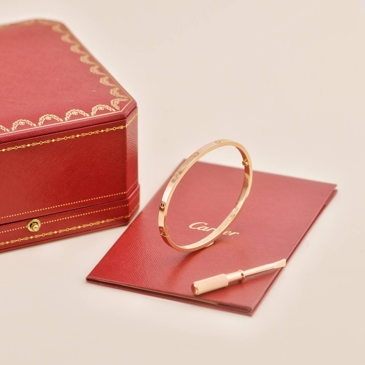 SKU	33301733
Livré avec	Set complet (pochette + carte)
Date	2019
RRP	4 900 £ TTC / 5 500 € TTC / 5 100 $ HT
Modèle	B6047317
Numéro de série	GL****
Taille 	17  (Poignet d'environ 15,2 cm - 16 cm) 
Métal	Or rose 18k
Poids	Environ 19,17