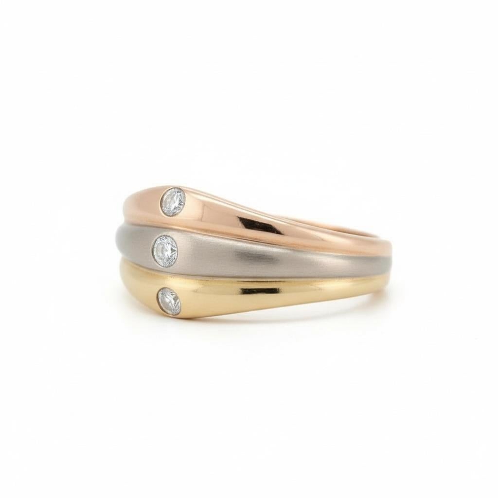 CARTIER - 18k Three-Tone Gold Diamonds Ring - Trio Design, Size 5.75 US Excellent état - En vente à PARIS, FR