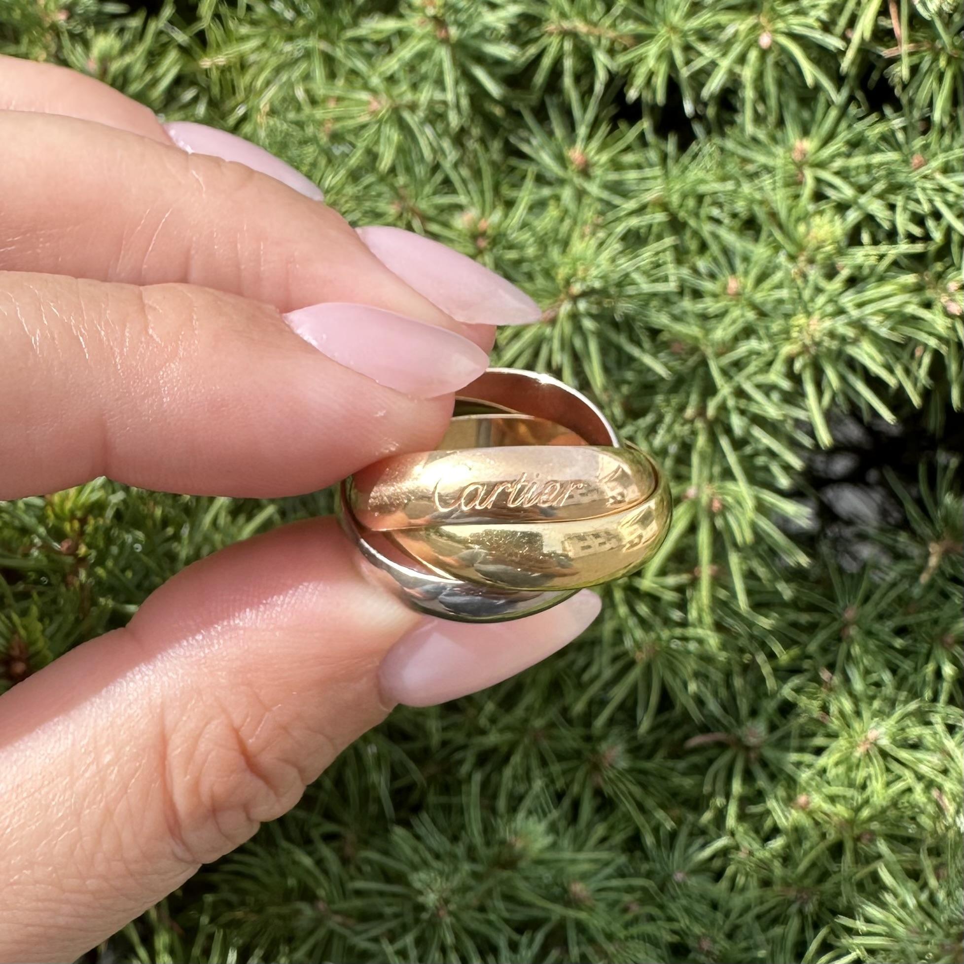 Cartier 18k Tri Color Gold Heavy Wide Trinity Rolling Ring sz 53 In condizioni ottime in vendita a Montclair, NJ
