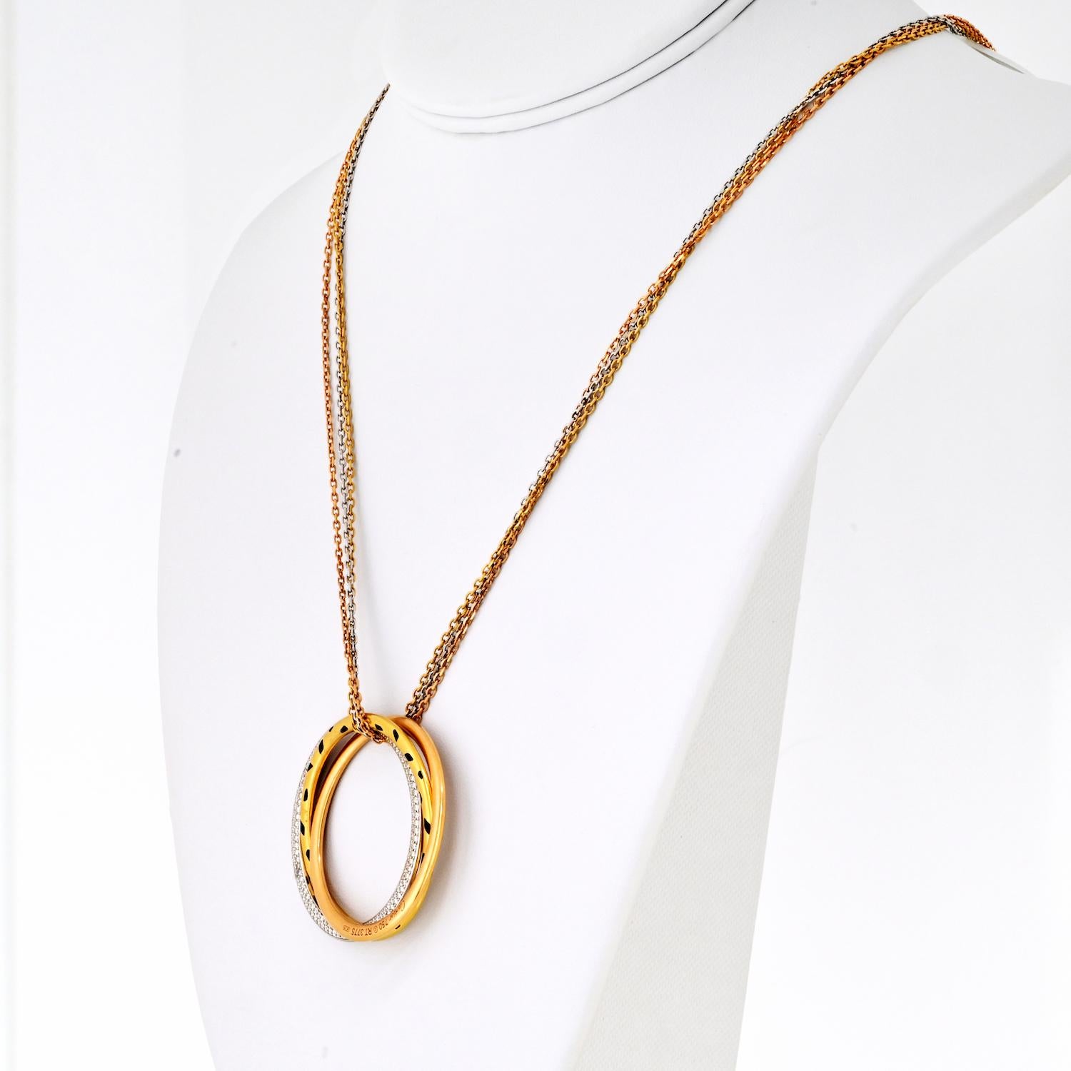 Contemporain Cartier Collier Trinity 18 carats tricolore avec diamants tachetés en forme de panthère en vente