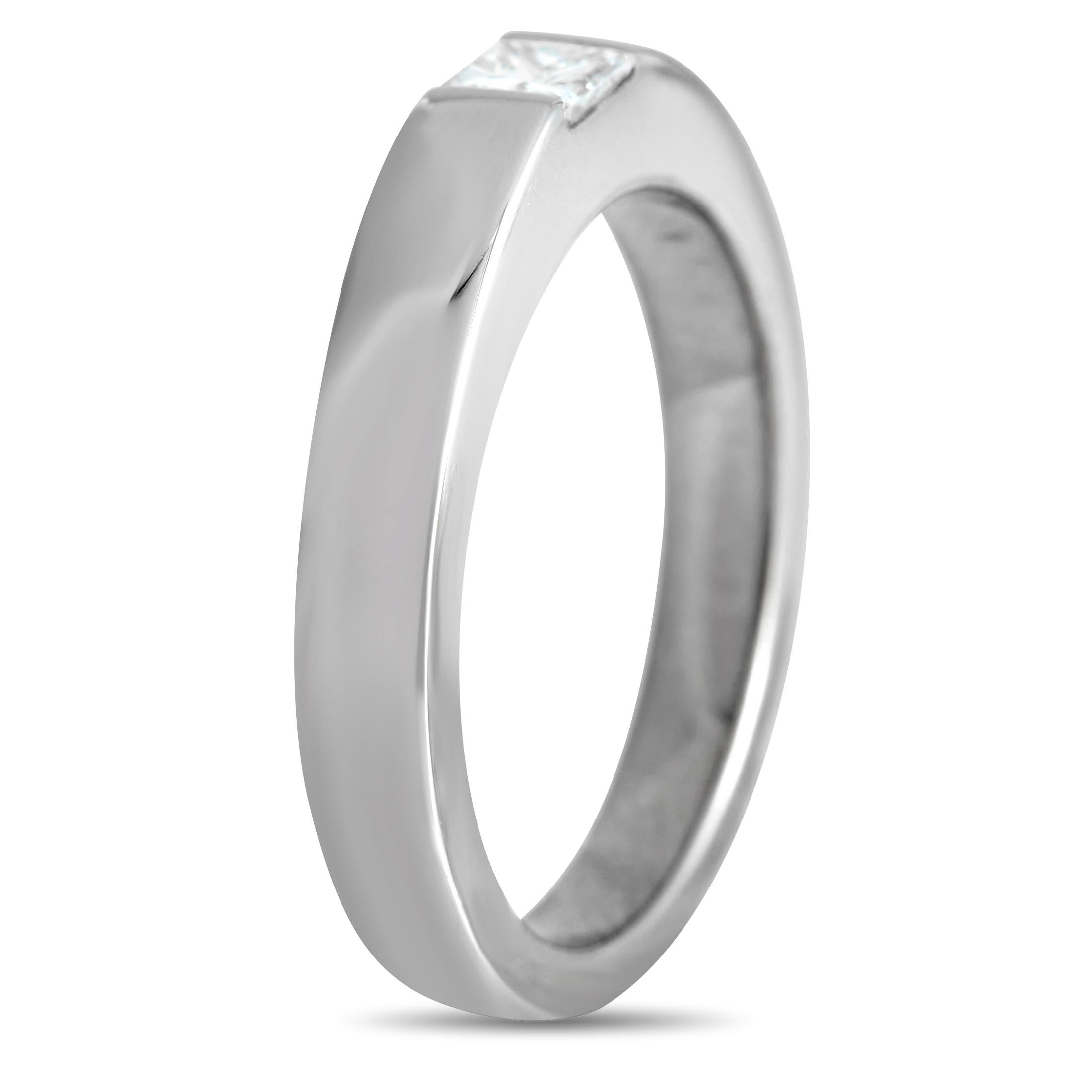 A single 0.25 carat square-cut Diamond sits at the center of this sophisticated Cartier ring. The sleek 18K White Gold setting features a band width and top height both measuring 3mm.\r\nThis jewelry piece is offered in estate condition and includes