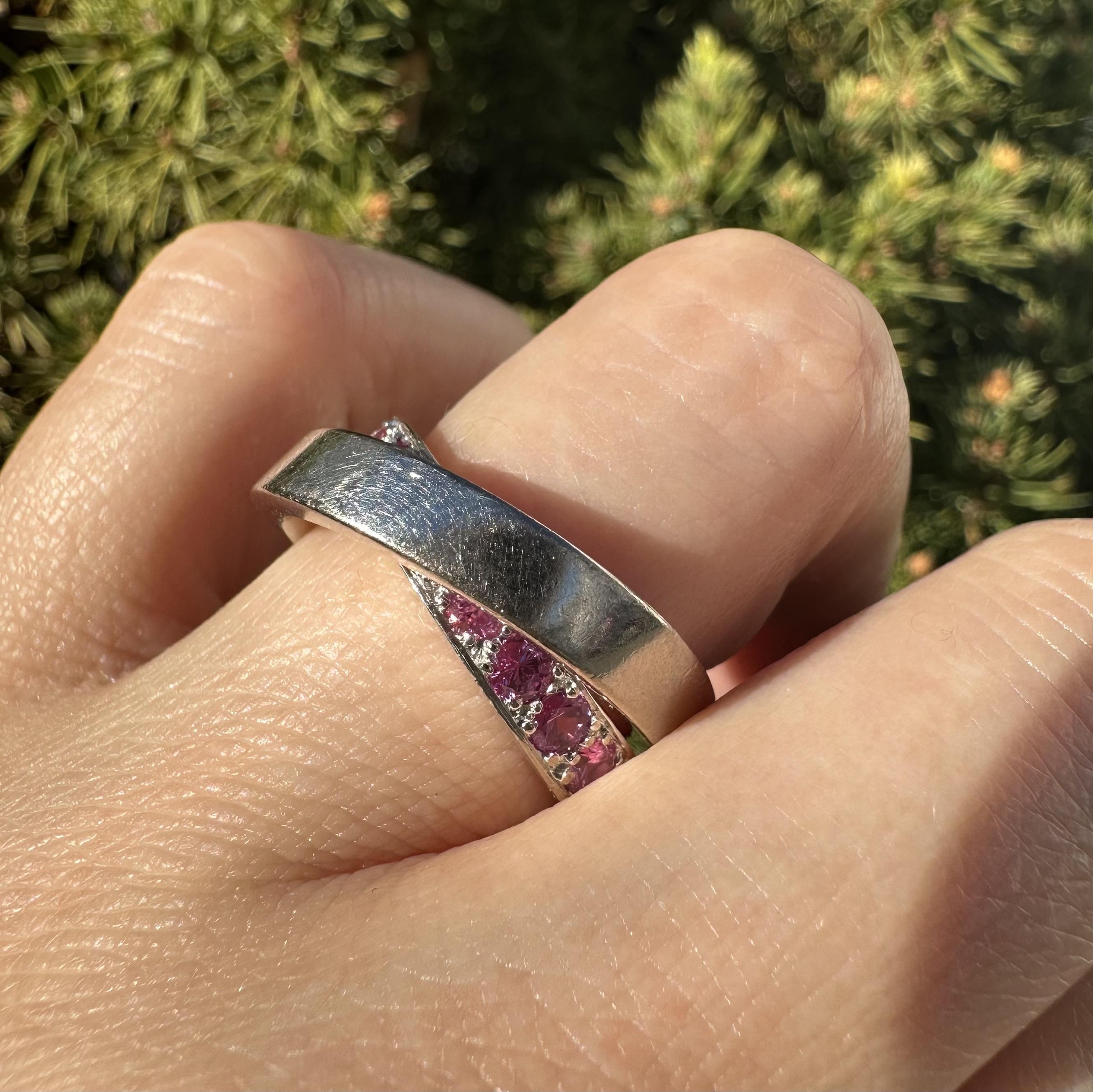 Bague croisée Paris Nouvelle Vague en or blanc 18 ct 1,50 ct de saphir rose de Cartier en vente 8