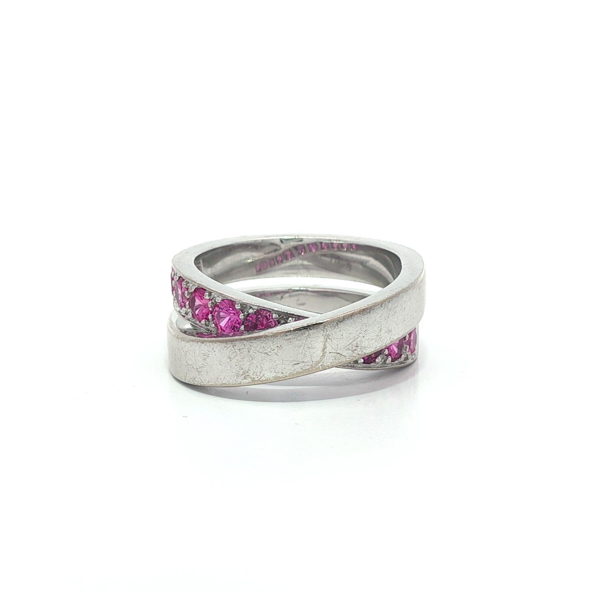 Taille brillant Bague croisée Paris Nouvelle Vague en or blanc 18 ct 1,50 ct de saphir rose de Cartier en vente