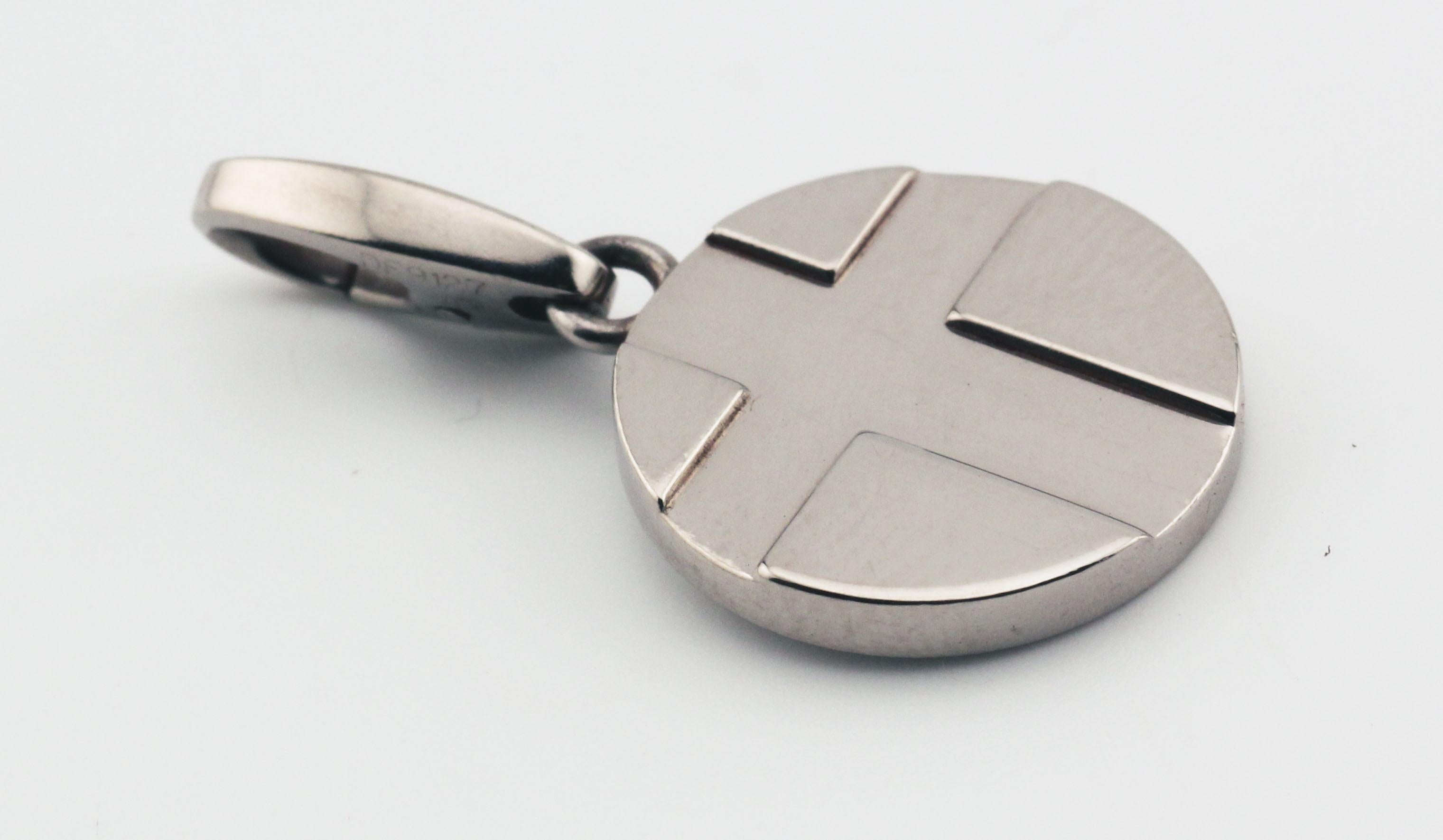 Cartier 18K White Gold Cross Charm Pendant In Good Condition In Simpsonville, SC