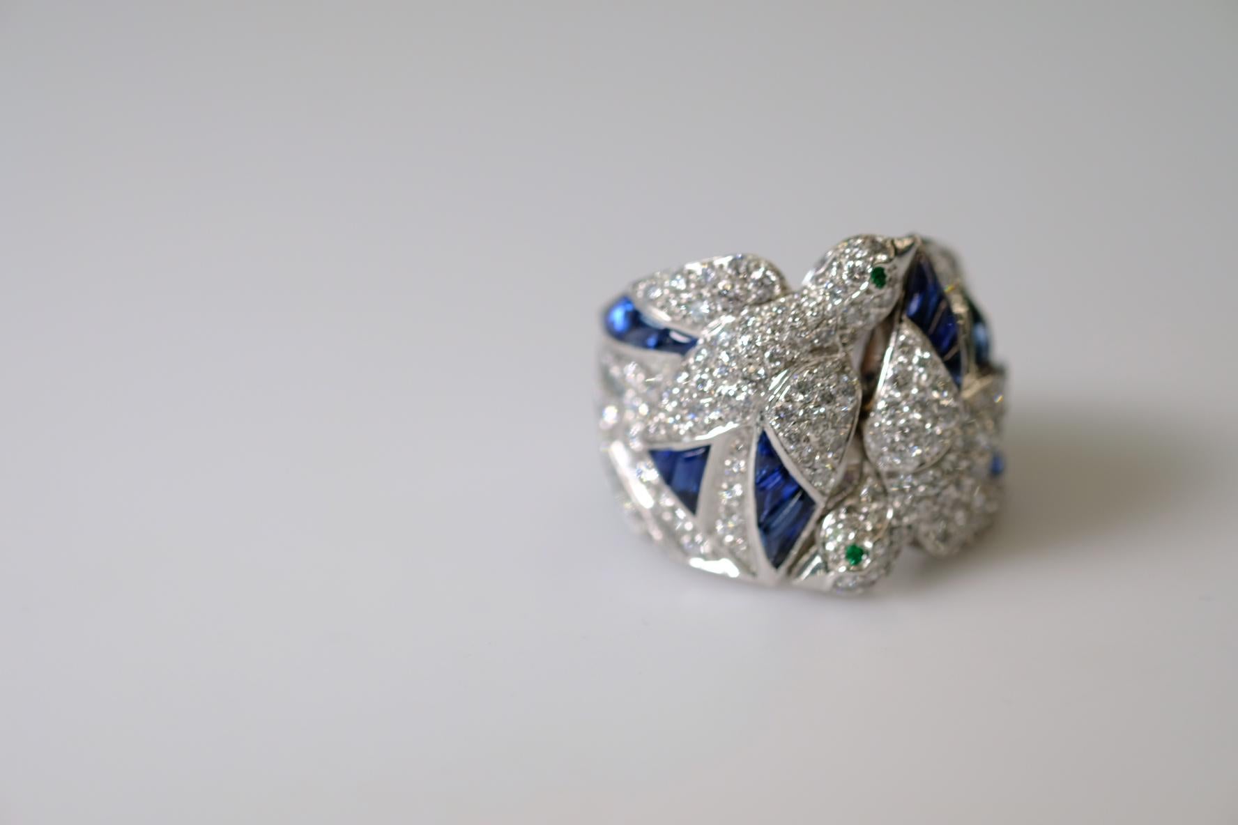 Women's Cartier 18K White Gold Diamond And Sapphire Dove Les Oiseaux Libérés EU 55 Ring For Sale