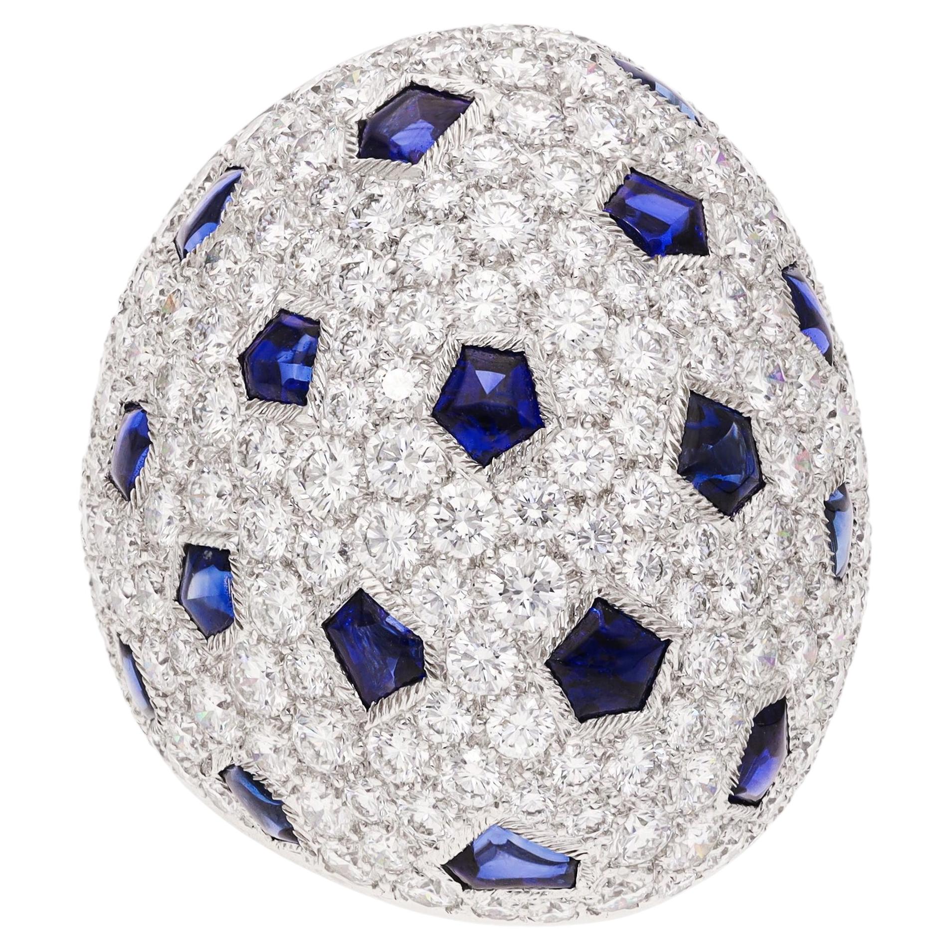 Cartier „Lobi“-Ring aus 18 Karat Weißgold mit Diamanten und Saphiren