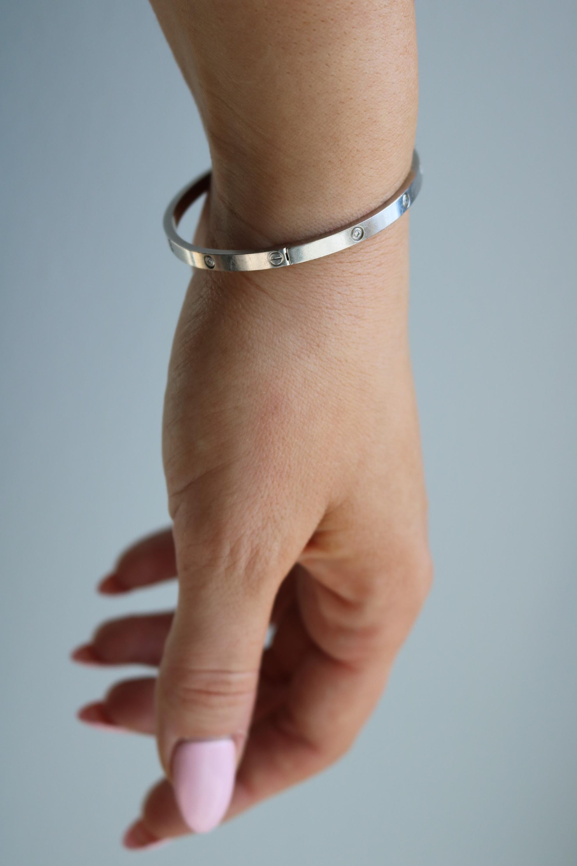 Cartier Bracelet Love en or blanc 18 carats avec 10 diamants, petit modèle en vente 6