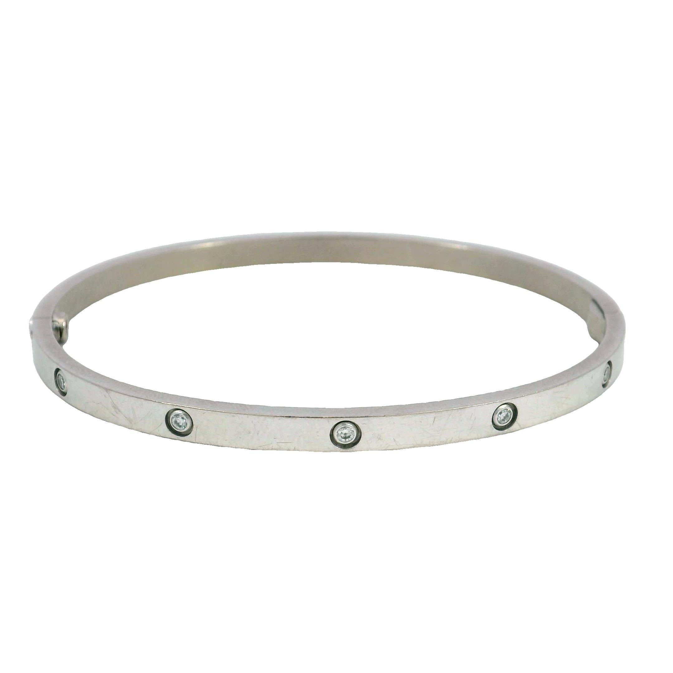 Cartier Bracelet Love en or blanc 18 carats avec 10 diamants, petit modèle en vente 1