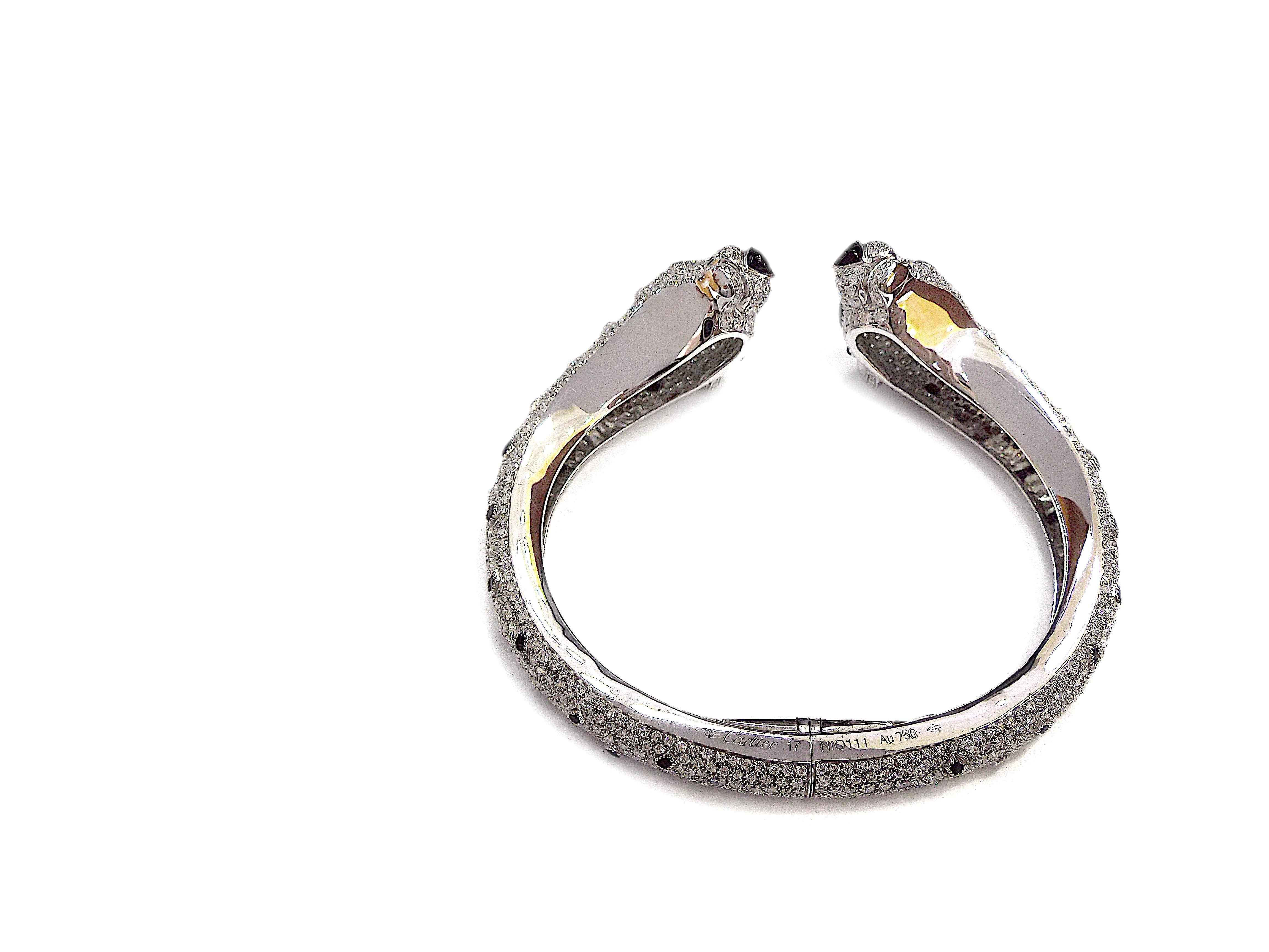 Cartier Panther-Armband aus 18 Karat Weißgold mit Diamanten, Onyx und Smaragd, Frankreich im Angebot 5
