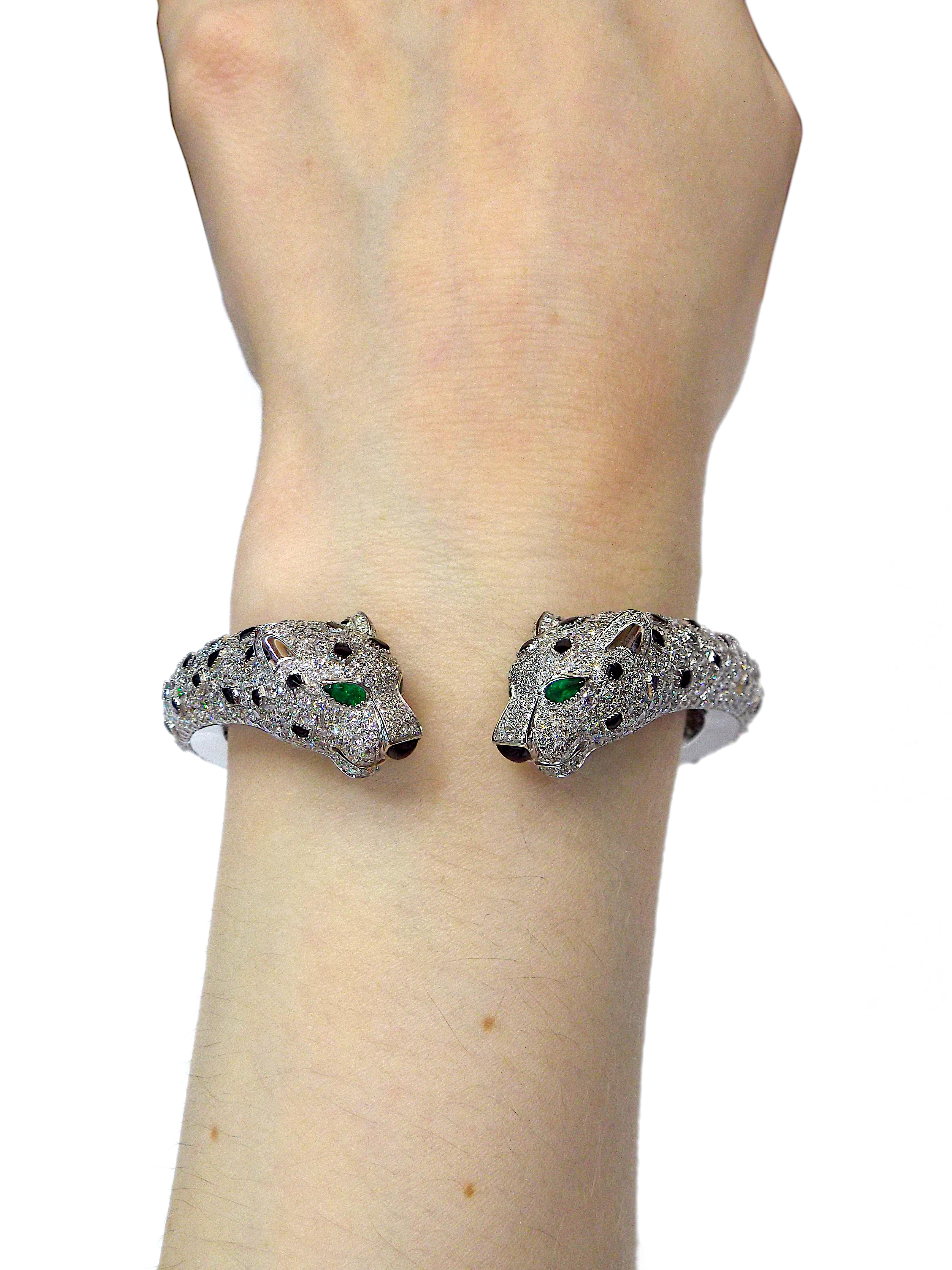 Cartier Panther-Armband aus 18 Karat Weißgold mit Diamanten, Onyx und Smaragd, Frankreich im Angebot 7