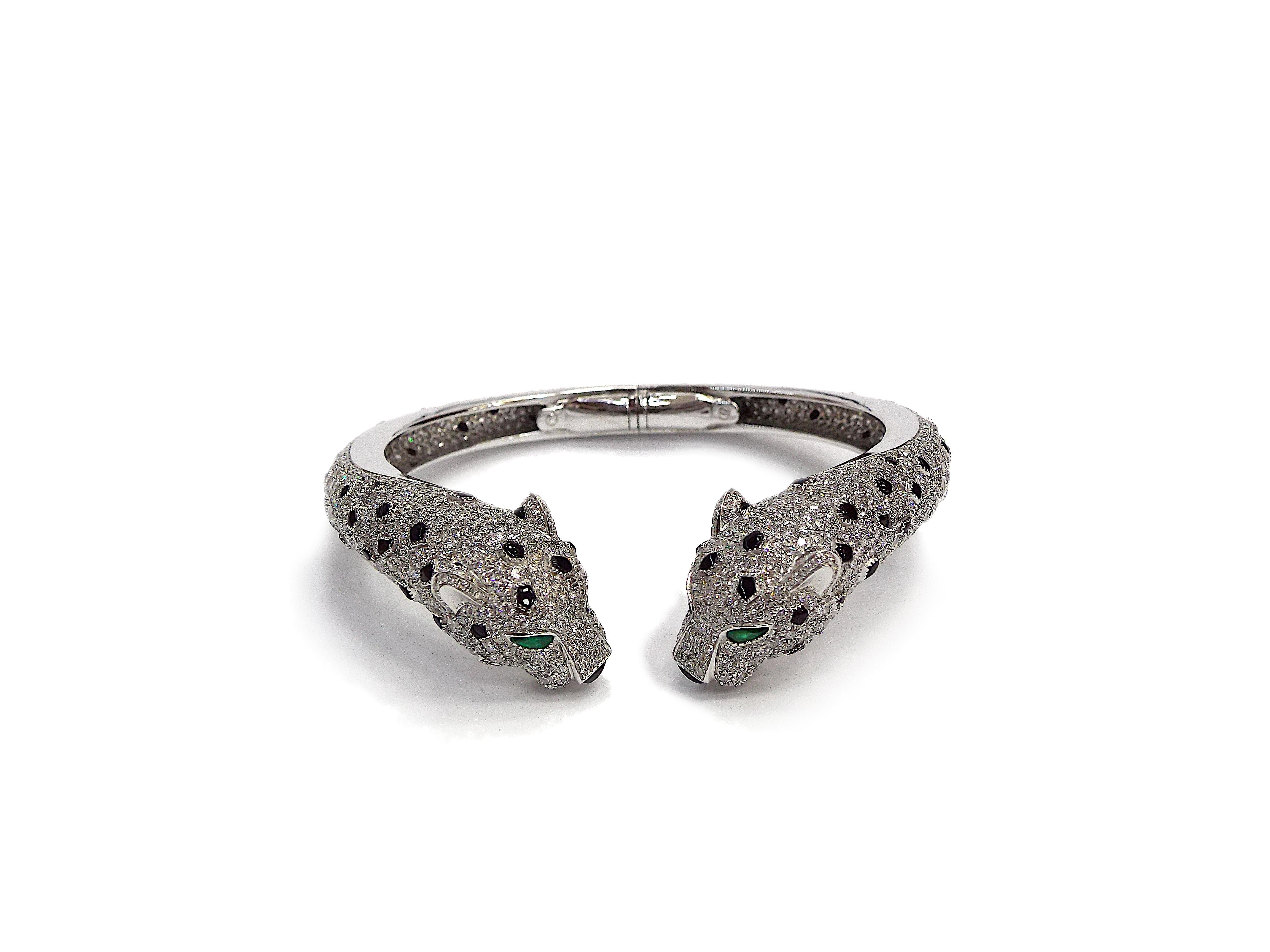 Cartier Panther-Armband aus 18 Karat Weißgold mit Diamanten, Onyx und Smaragd, Frankreich im Angebot 3