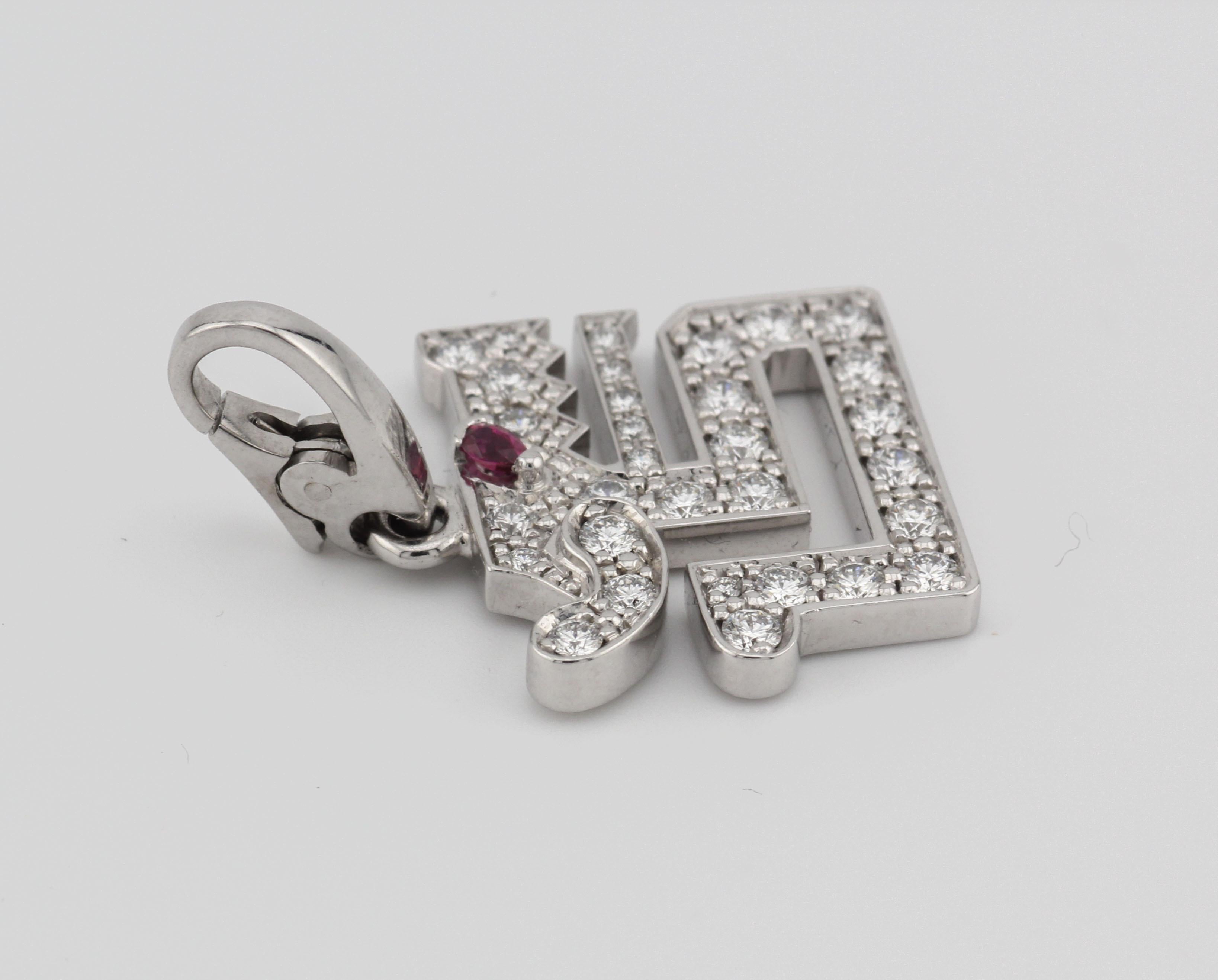 Cartier Ciondolo con diamante e rubino in oro bianco 18 carati Le Baiser Du Dragon In condizioni buone a Simpsonville, SC