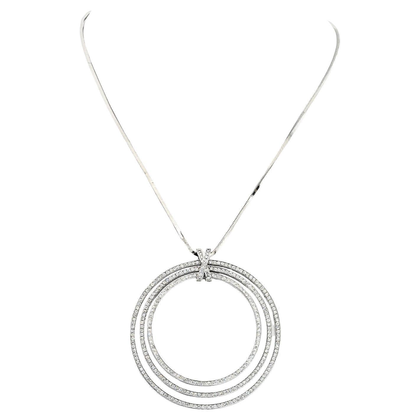 Cartier Collier pendentif à trois niveaux en or blanc 18 carats avec diamants sertis en pavé