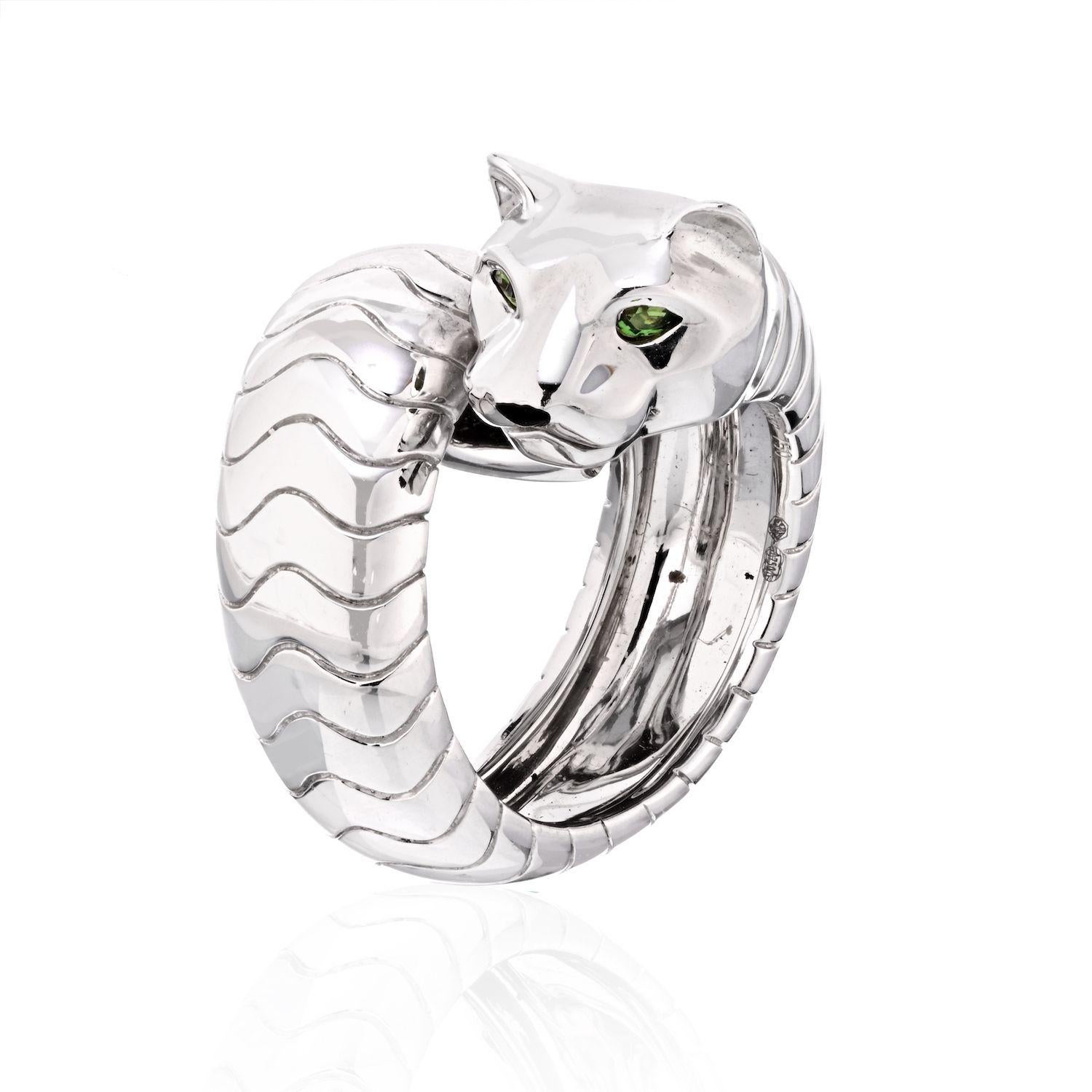 Cartier 18K White Gold High Polished Panthere Lakarda Ring.
From the iconic 