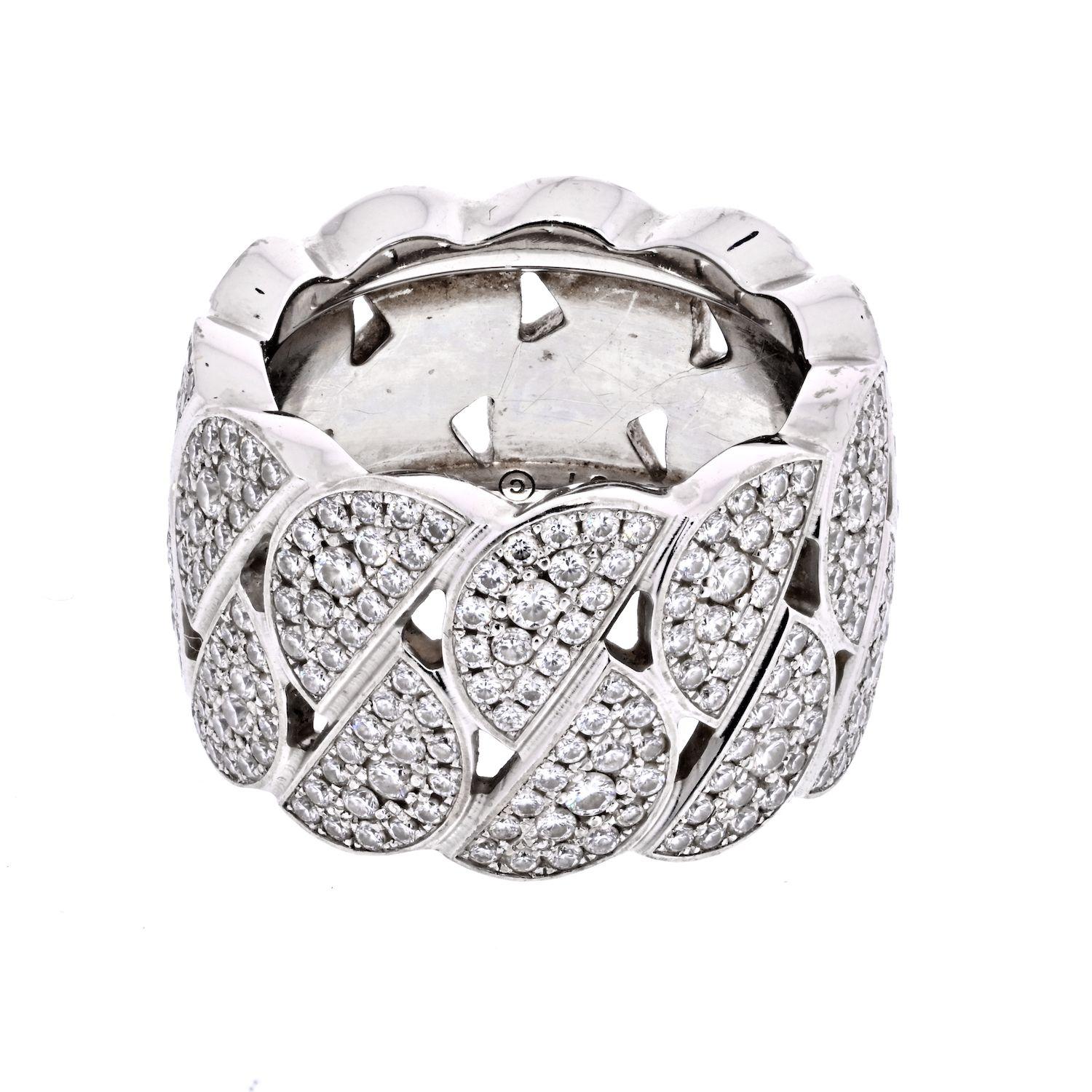 Ladies Cartier 18kt white gold and diamond 'La Dona' wide ring comprised of a double row of half-moon shaped links that are all set with pave round brillant cut diamonds. Size EU 51. US 5.75
Ring Width: 13.5mm
Grams: 18gr