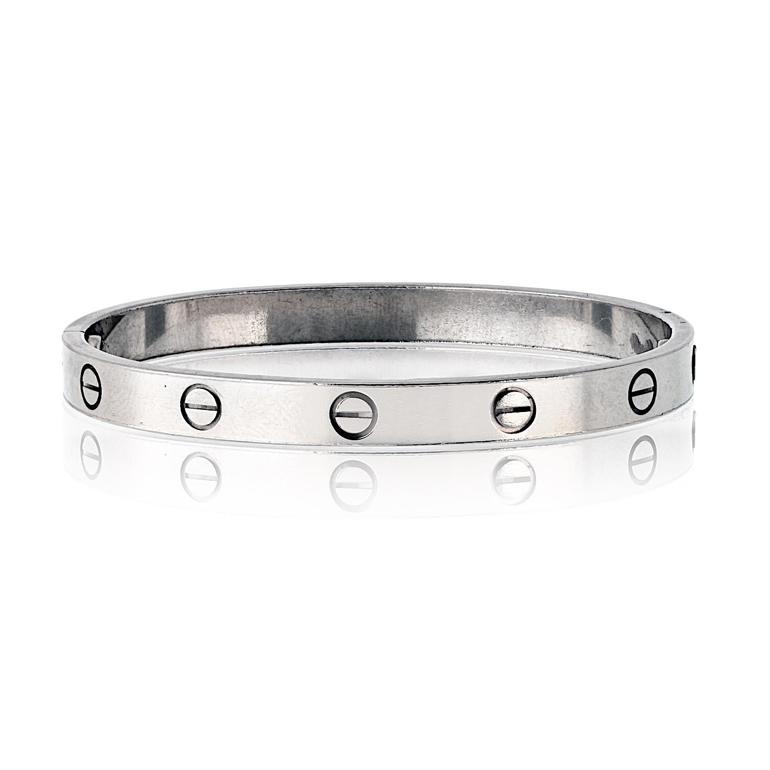 Cartier 18K Weißgold Love 17 Armreif-Armband im Zustand „Hervorragend“ im Angebot in New York, NY